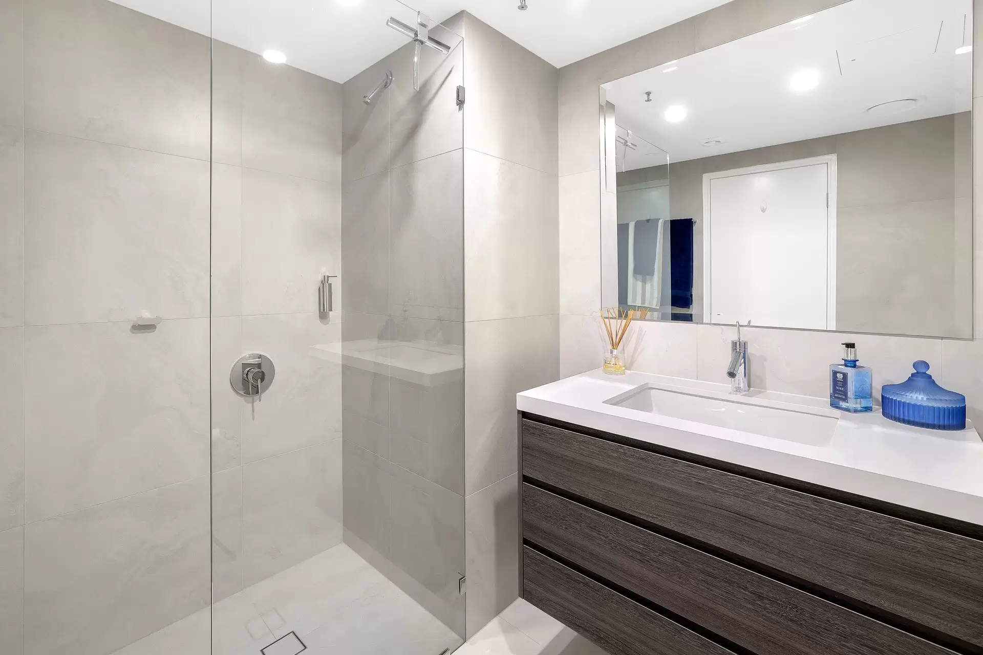 2143/1 Lennie Avenue, Main Beach Sold by Queensland Sotheby's International Realty - image 1