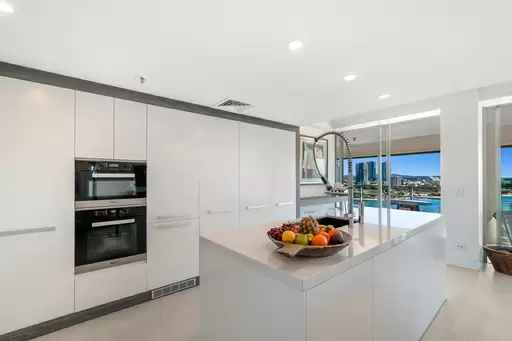 2143/1 Lennie Avenue, Main Beach Sold by 