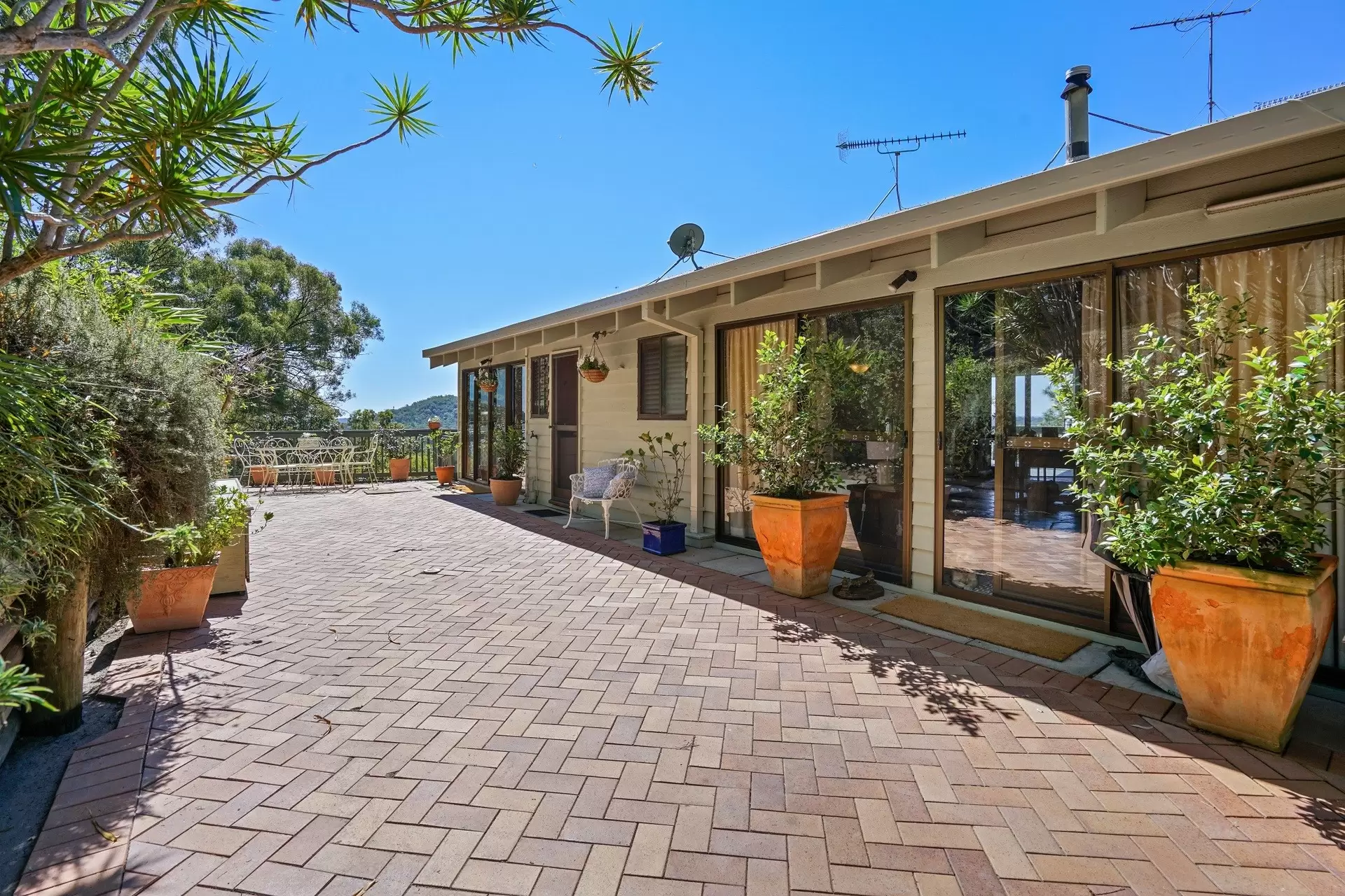 62 Felling Drive, Maudsland Sold by Queensland Sotheby's International Realty - image 1