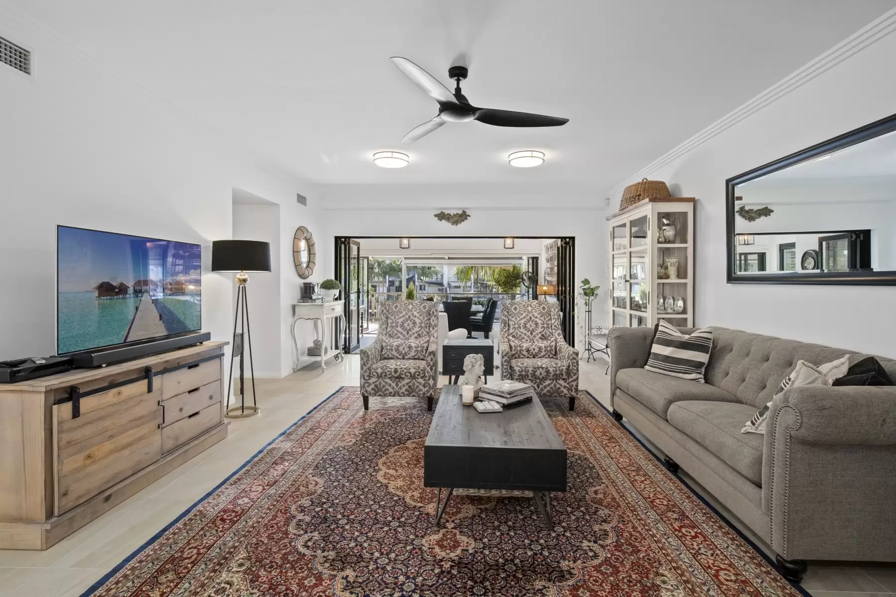2/36-38 Oatland Esplanade, Runaway Bay Sold by Queensland Sotheby's International Realty - image 1