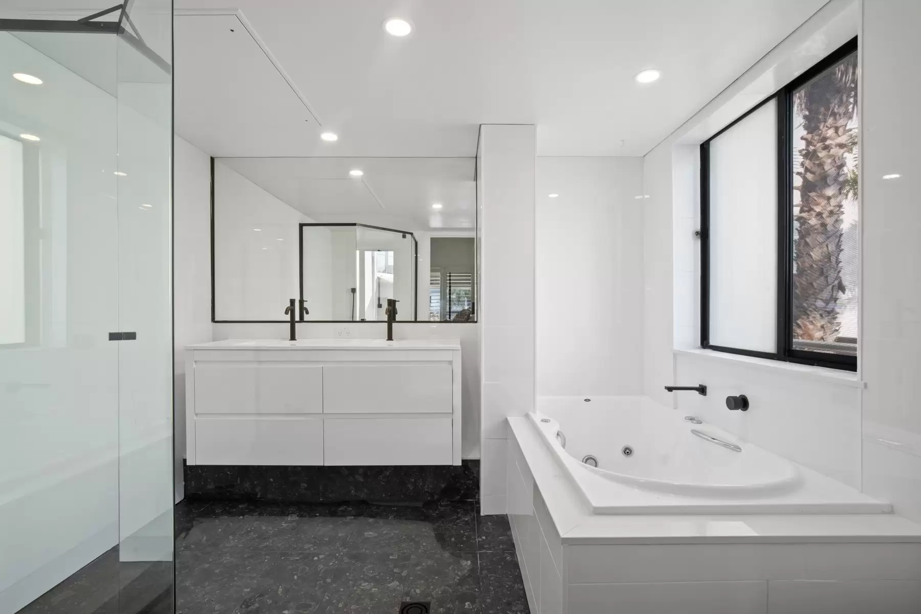2/36-38 Oatland Esplanade, Runaway Bay Sold by Queensland Sotheby's International Realty - image 1