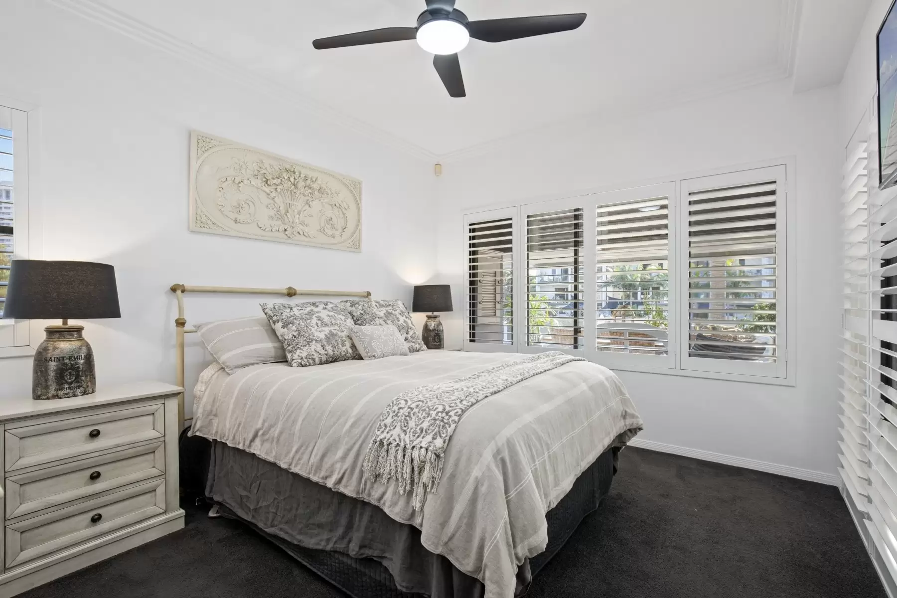 2/36-38 Oatland Esplanade, Runaway Bay Sold by Queensland Sotheby's International Realty - image 1