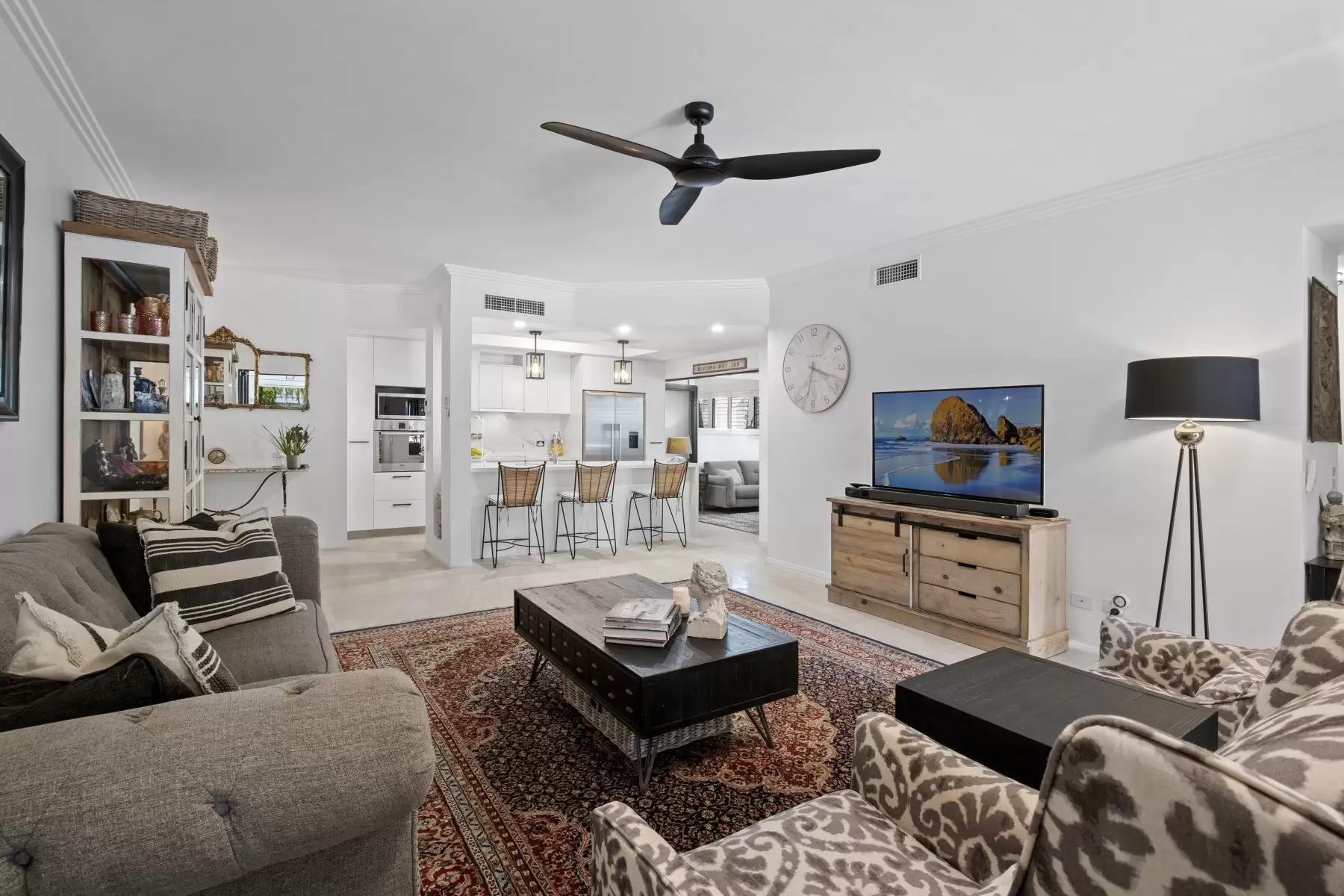 2/36-38 Oatland Esplanade, Runaway Bay Sold by Queensland Sotheby's International Realty - image 1