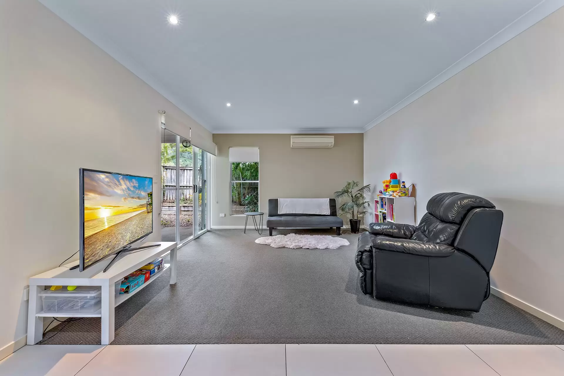 14/65 Manooka Drive, Cannonvale Sold by Queensland Sotheby's International Realty - image 1