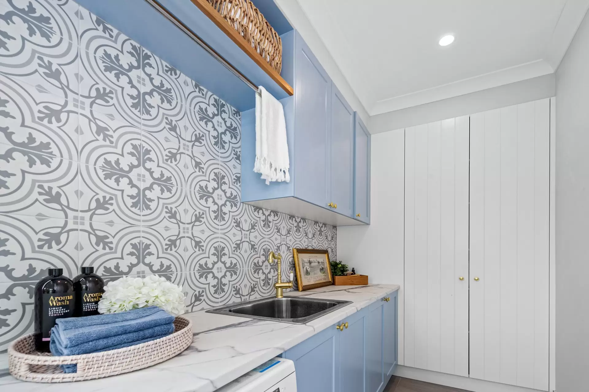 11 Hamilton Avenue, Hendra Sold by Queensland Sotheby's International Realty - image 1