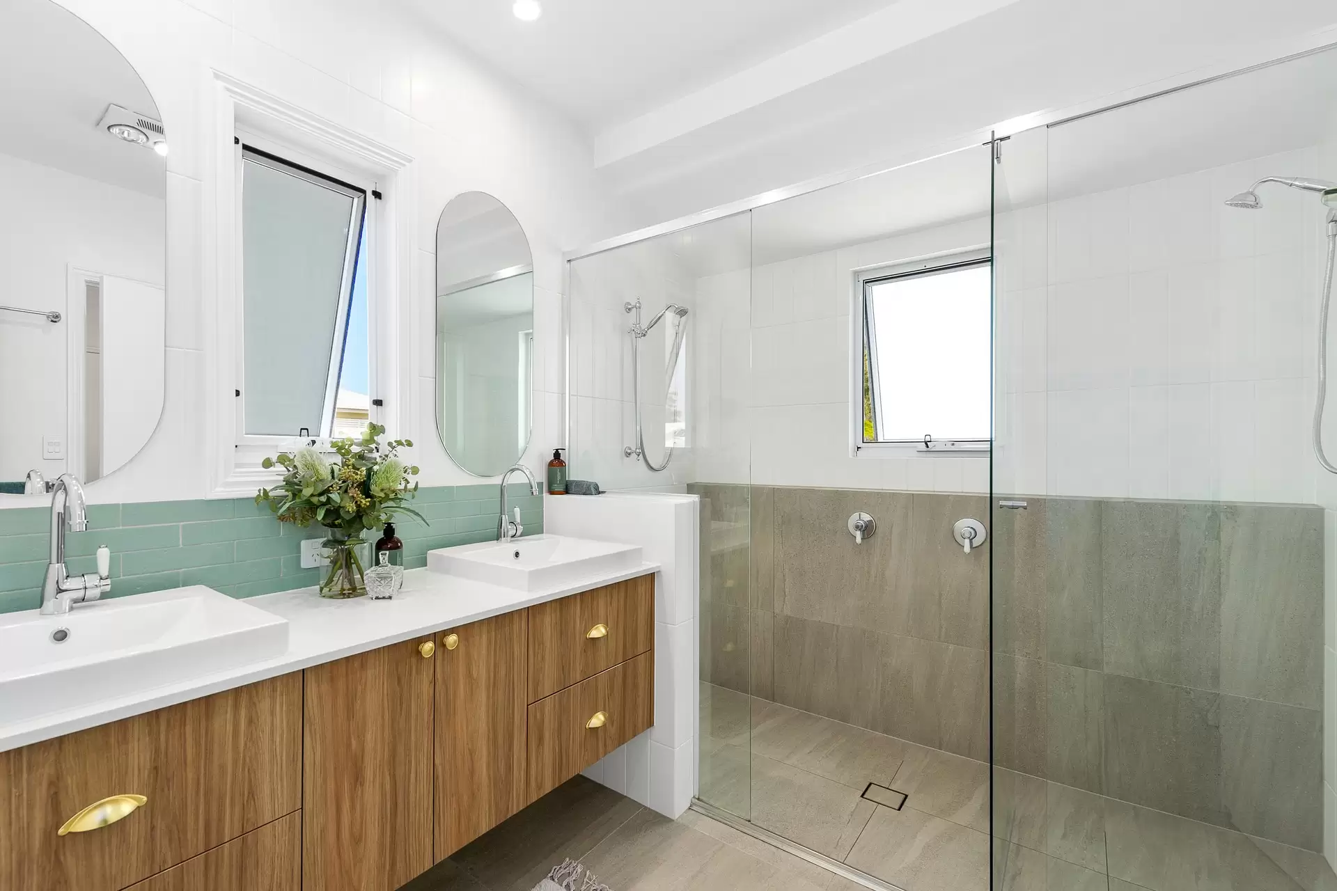 11 Hamilton Avenue, Hendra Sold by Queensland Sotheby's International Realty - image 1