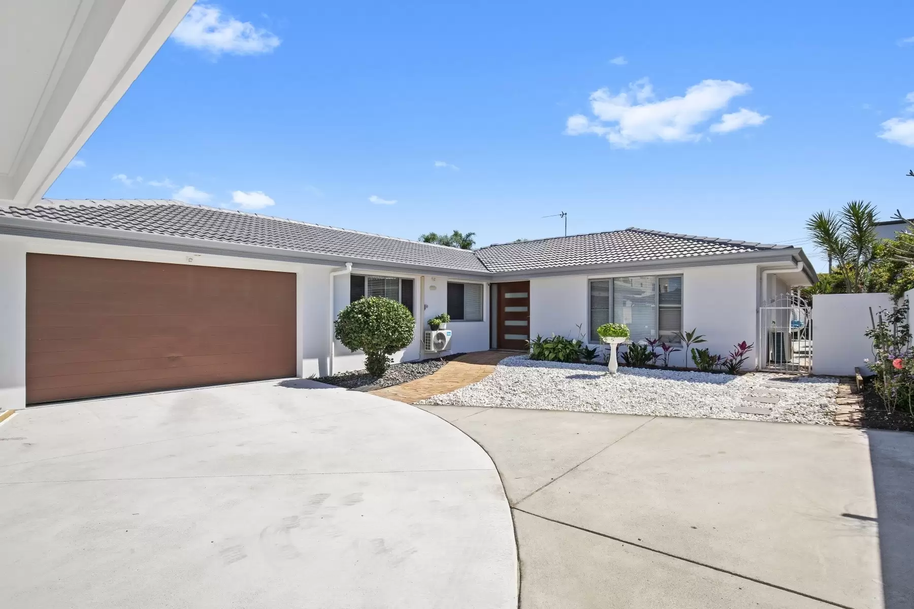 3 Medland Court, Sorrento Sold by Queensland Sotheby's International Realty - image 1