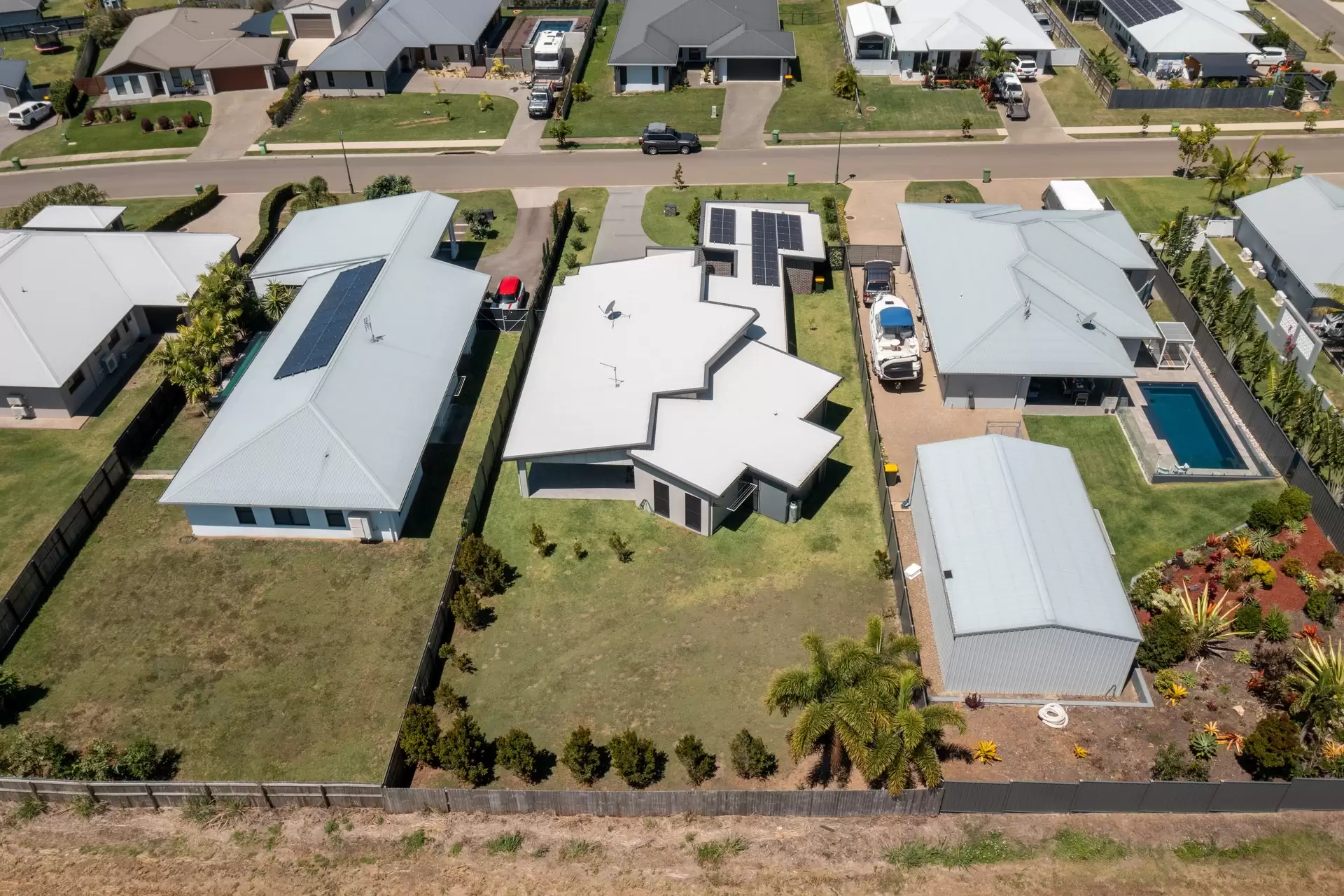 34 Stanley Drive, Cannon Valley Sold by Queensland Sotheby's International Realty - image 1