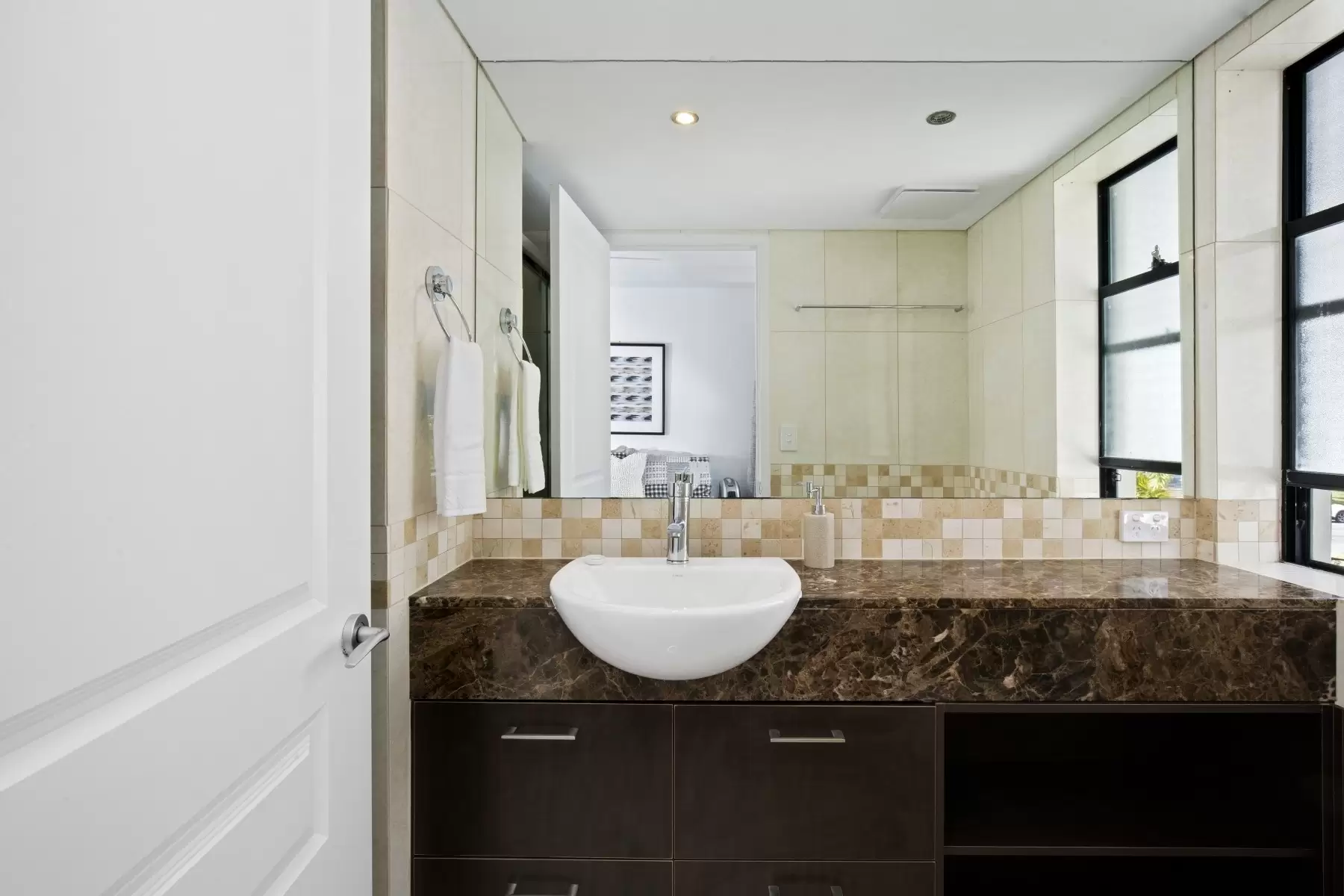 5/36-38 Oatland Esplanade, Runaway Bay Sold by Queensland Sotheby's International Realty - image 1