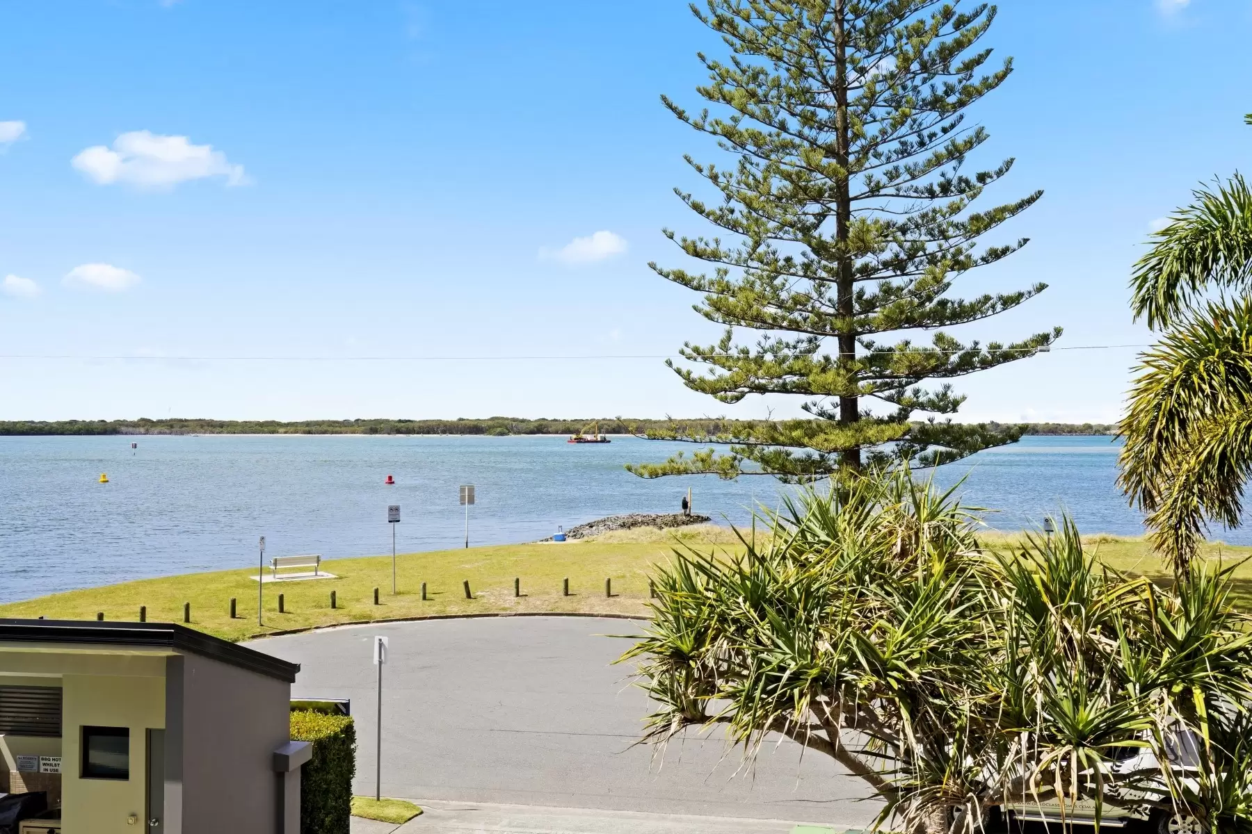 5/36-38 Oatland Esplanade, Runaway Bay Sold by Queensland Sotheby's International Realty - image 1