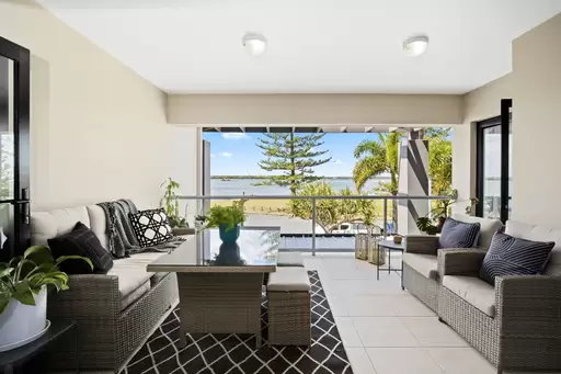 5/36-38 Oatland Esplanade, Runaway Bay Sold by Queensland Sotheby's International Realty