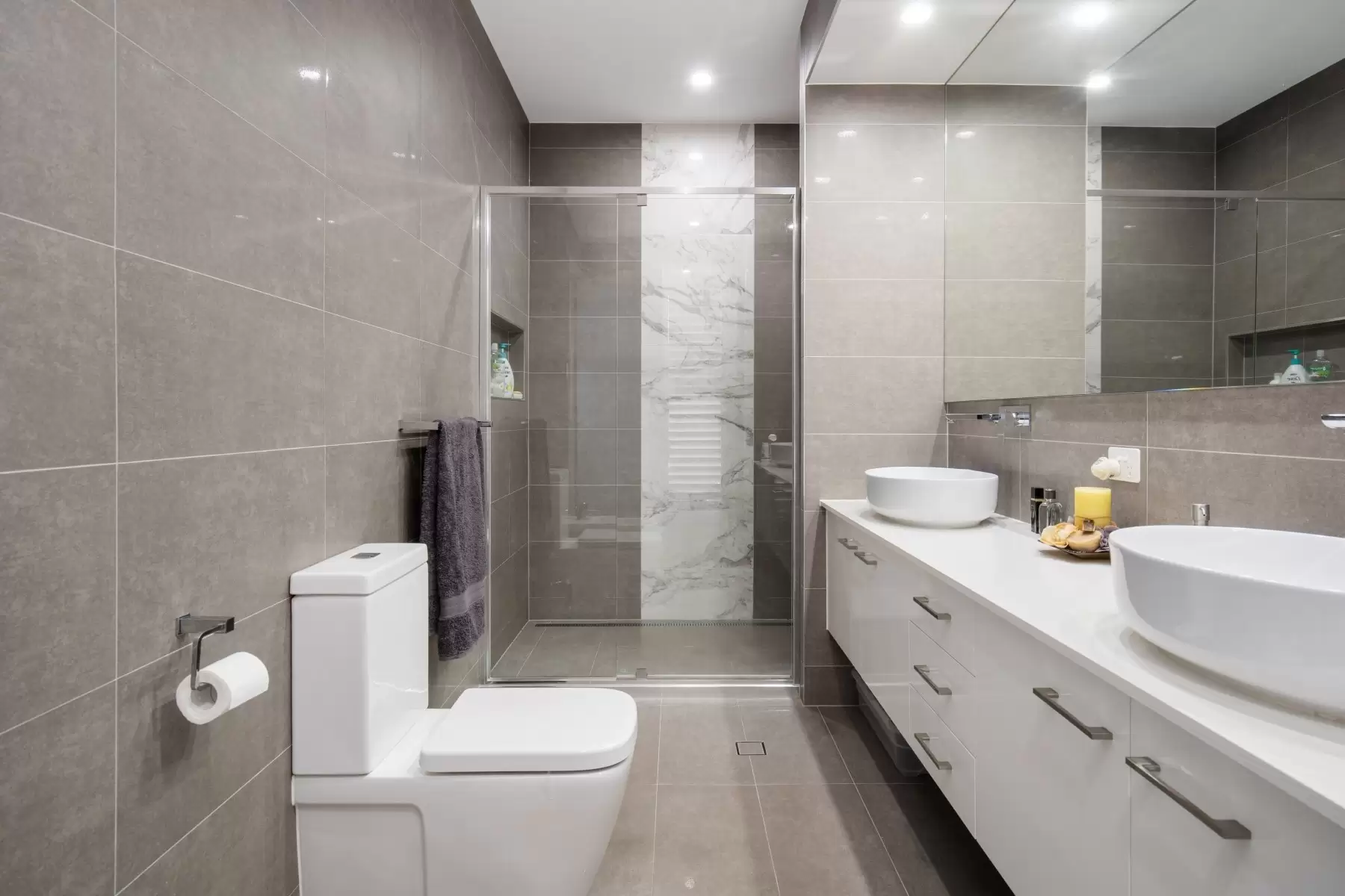 24 Lakeview Boulevard, Mermaid Waters Sold by Queensland Sotheby's International Realty - image 1
