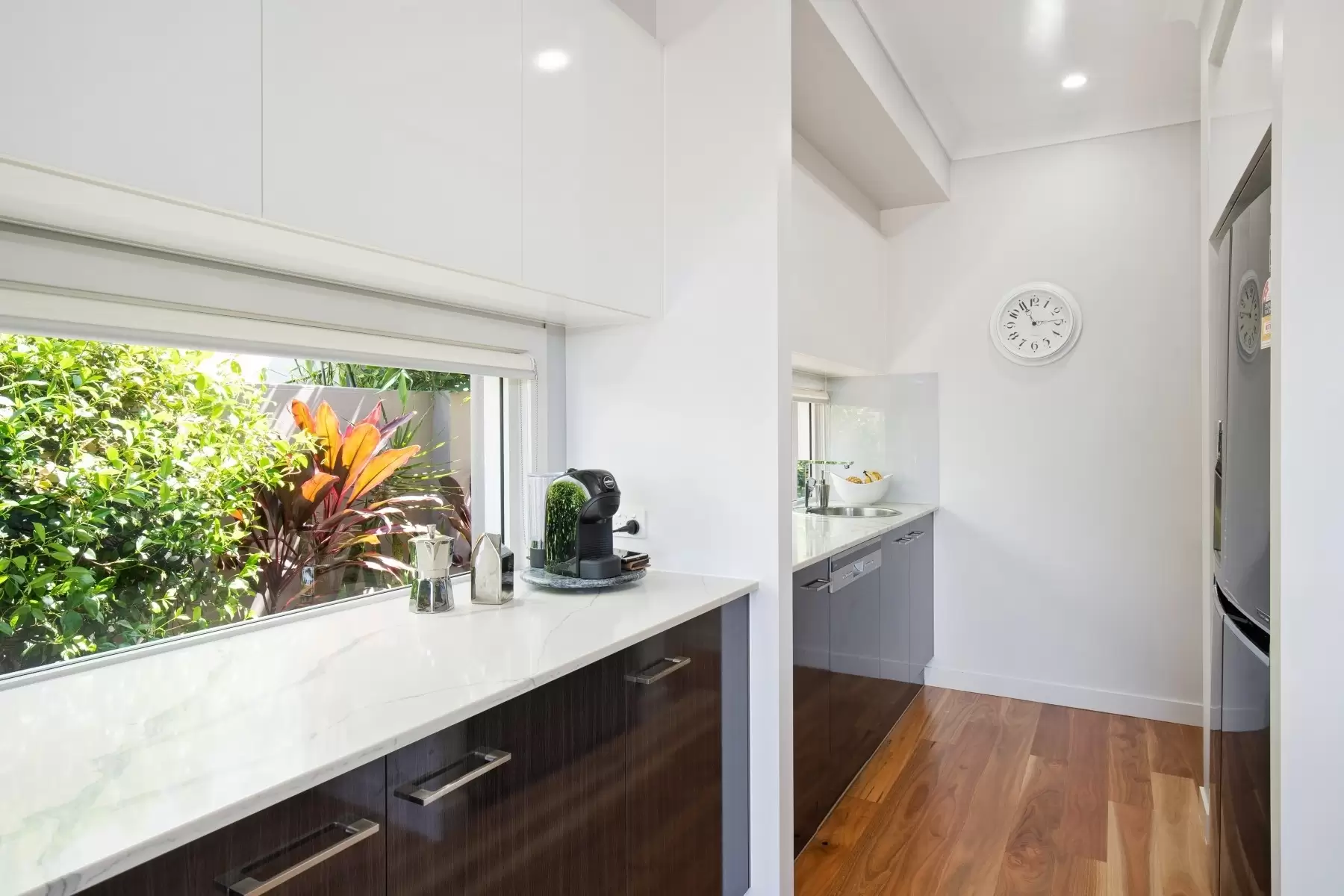 24 Lakeview Boulevard, Mermaid Waters Sold by Queensland Sotheby's International Realty - image 1