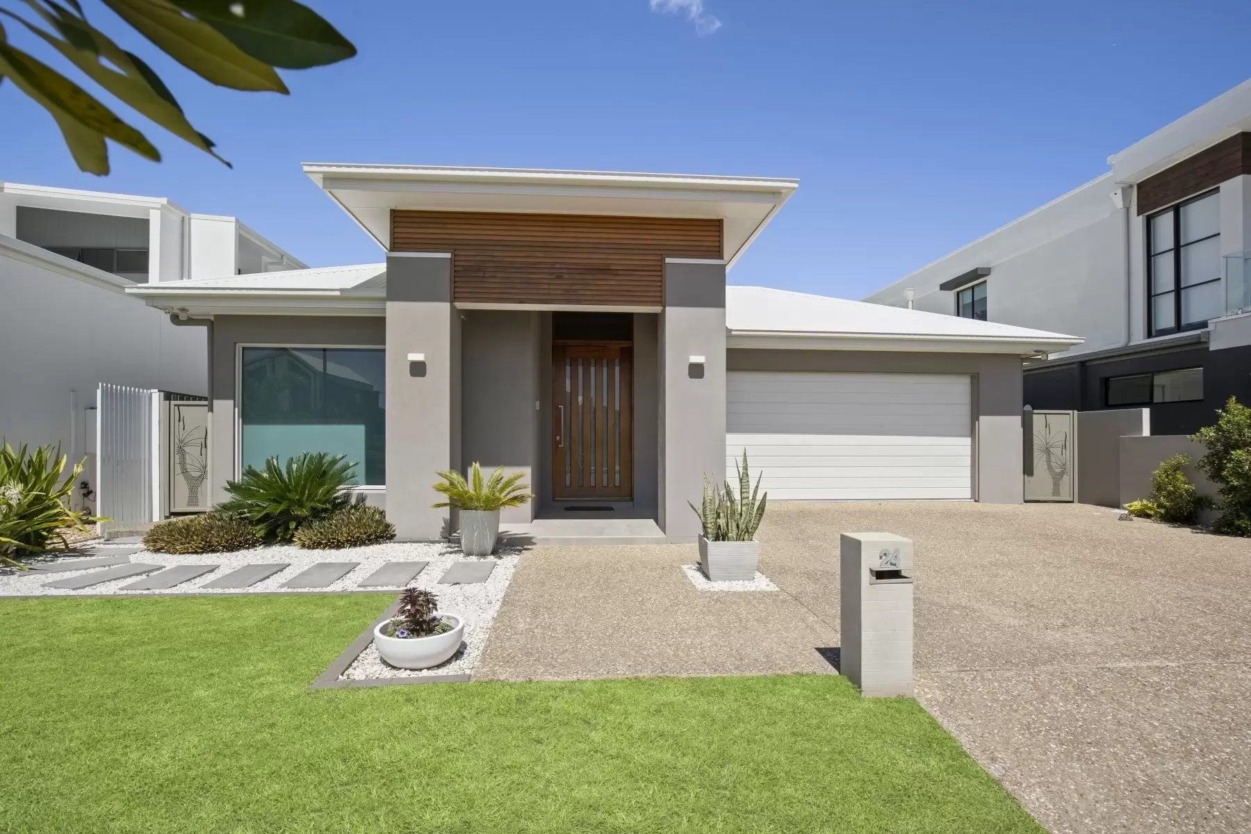 24 Lakeview Boulevard, Mermaid Waters Sold by Queensland Sotheby's International Realty - image 1