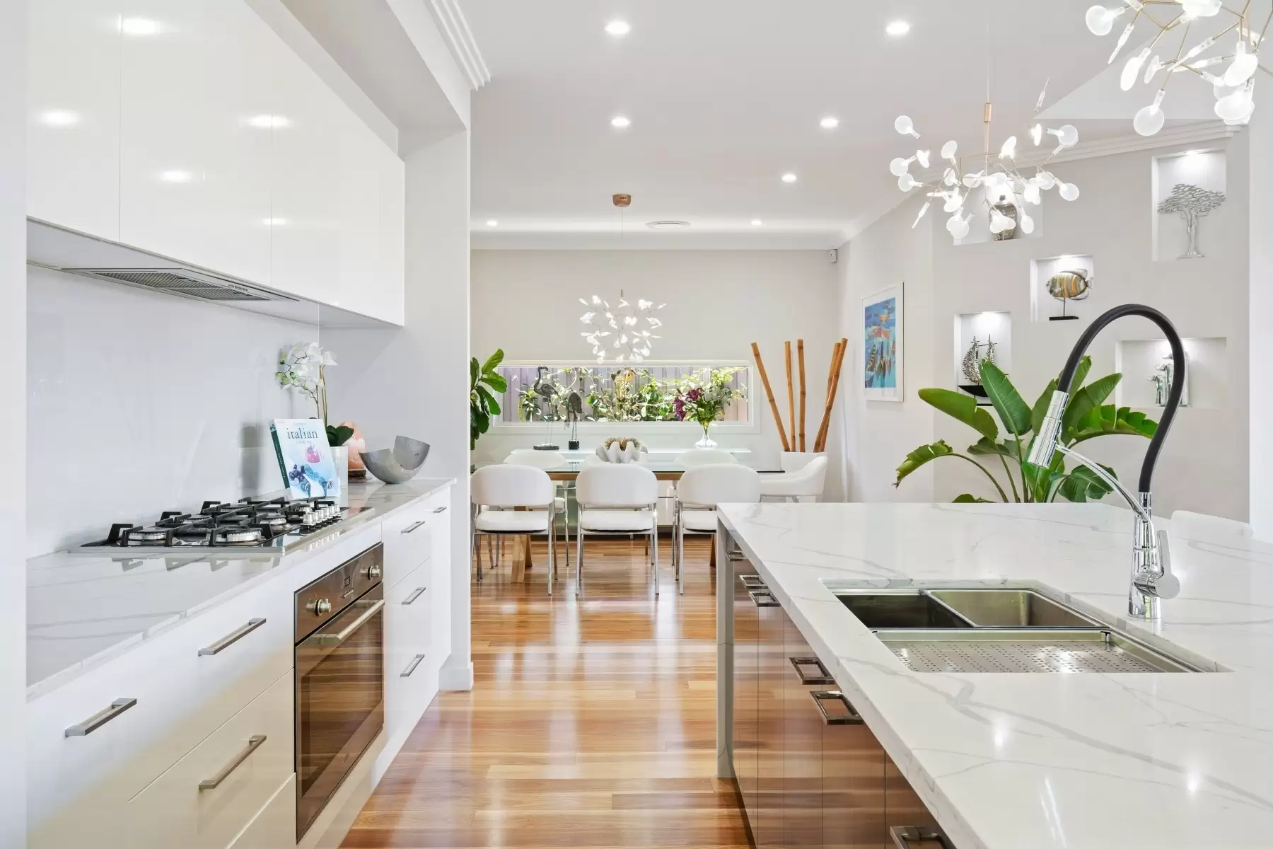 24 Lakeview Boulevard, Mermaid Waters Sold by Queensland Sotheby's International Realty - image 1