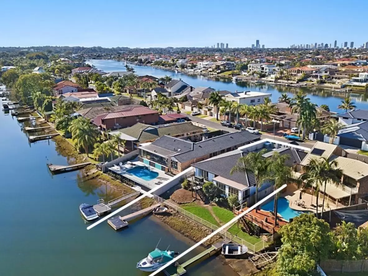 33 Witt Avenue, Carrara Sold by Queensland Sotheby's International Realty - image 1
