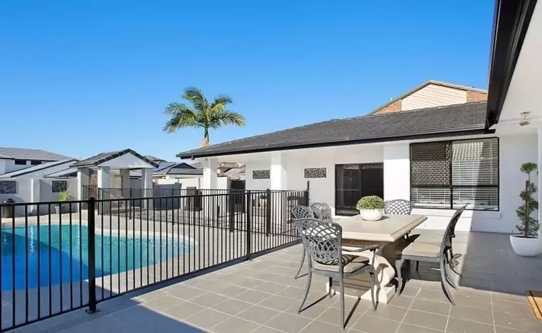 33 Witt Avenue, Carrara Sold by Queensland Sotheby's International Realty - image 1