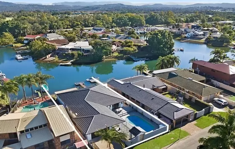 33 Witt Avenue, Carrara Sold by Queensland Sotheby's International Realty - image 1