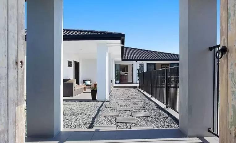 33 Witt Avenue, Carrara Sold by Queensland Sotheby's International Realty - image 1