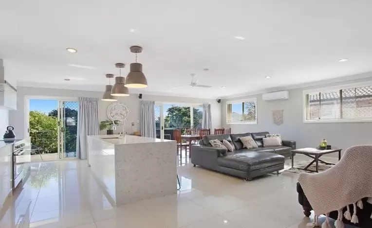 33 Witt Avenue, Carrara Sold by Queensland Sotheby's International Realty - image 1