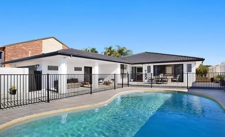 33 Witt Avenue, Carrara Sold by Queensland Sotheby's International Realty - image 1