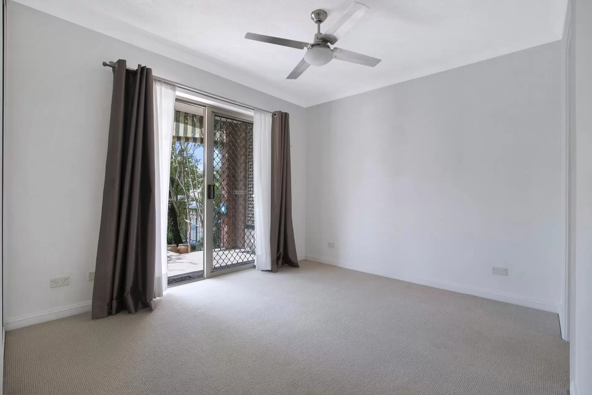 1/90 Racecourse Road, Ascot Sold by  - image 1