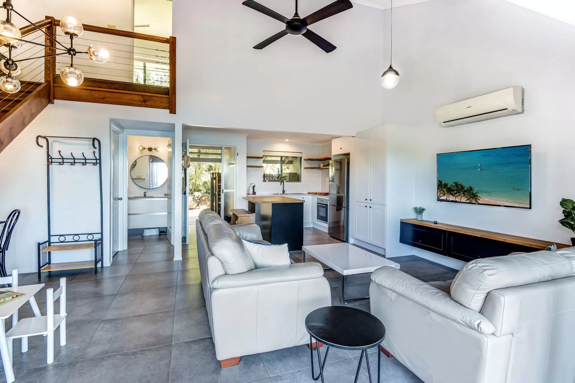 4 Banksia Court, Hamilton Island Sold by Queensland Sotheby's International Realty - image 1