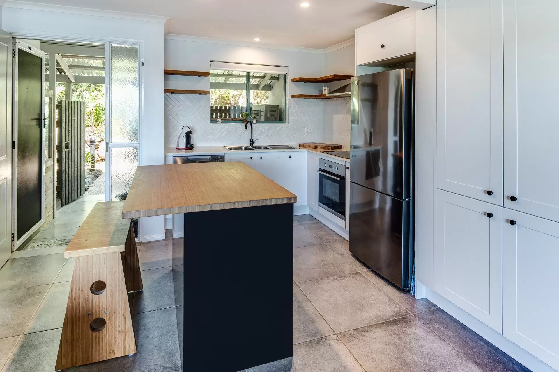 4 Banksia Court, Hamilton Island Sold by Queensland Sotheby's International Realty - image 1