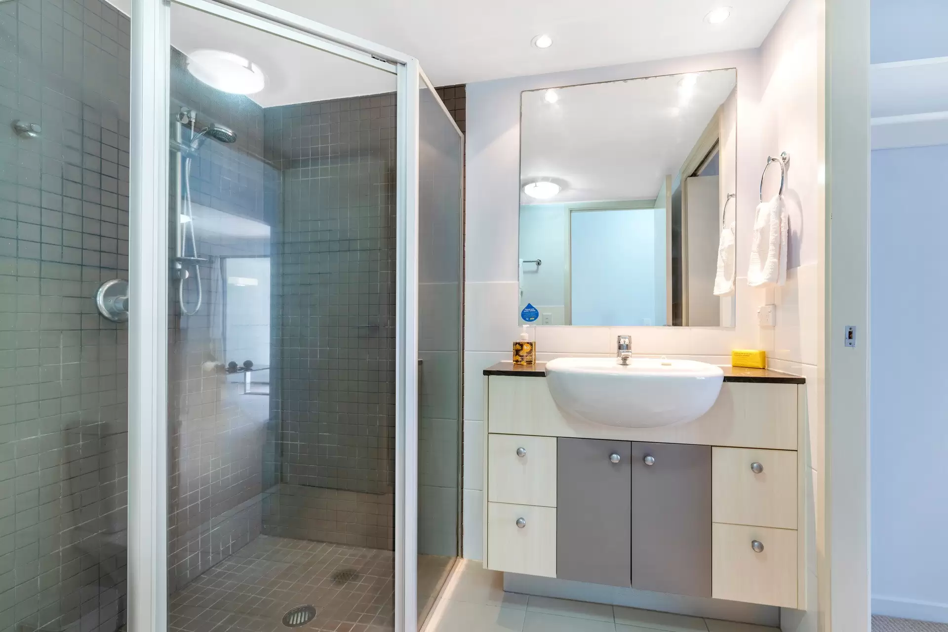 262/23-27 Cypress Avenue, Surfers Paradise Sold by Queensland Sotheby's International Realty - image 1