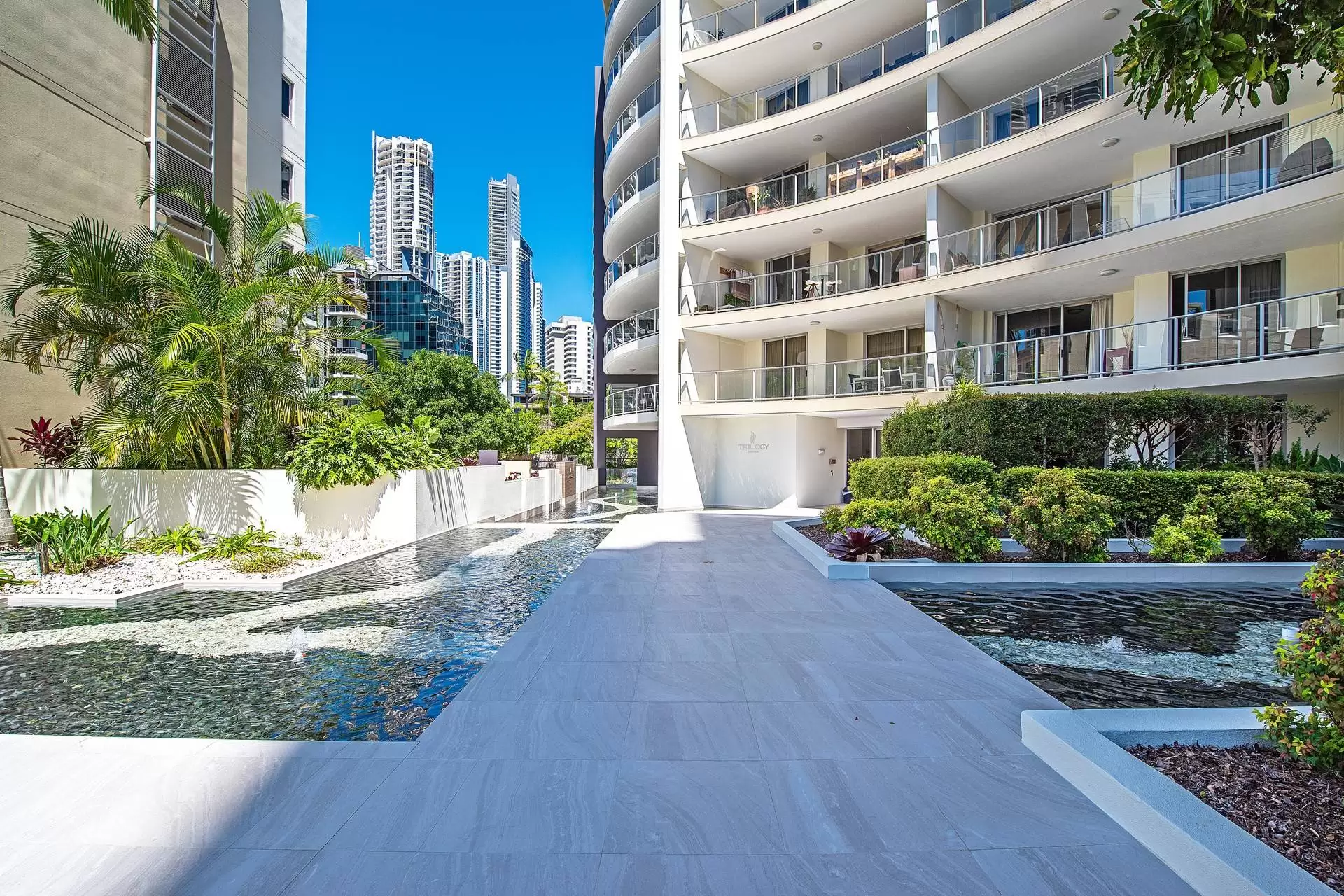 262/23-27 Cypress Avenue, Surfers Paradise Sold by Queensland Sotheby's International Realty - image 1