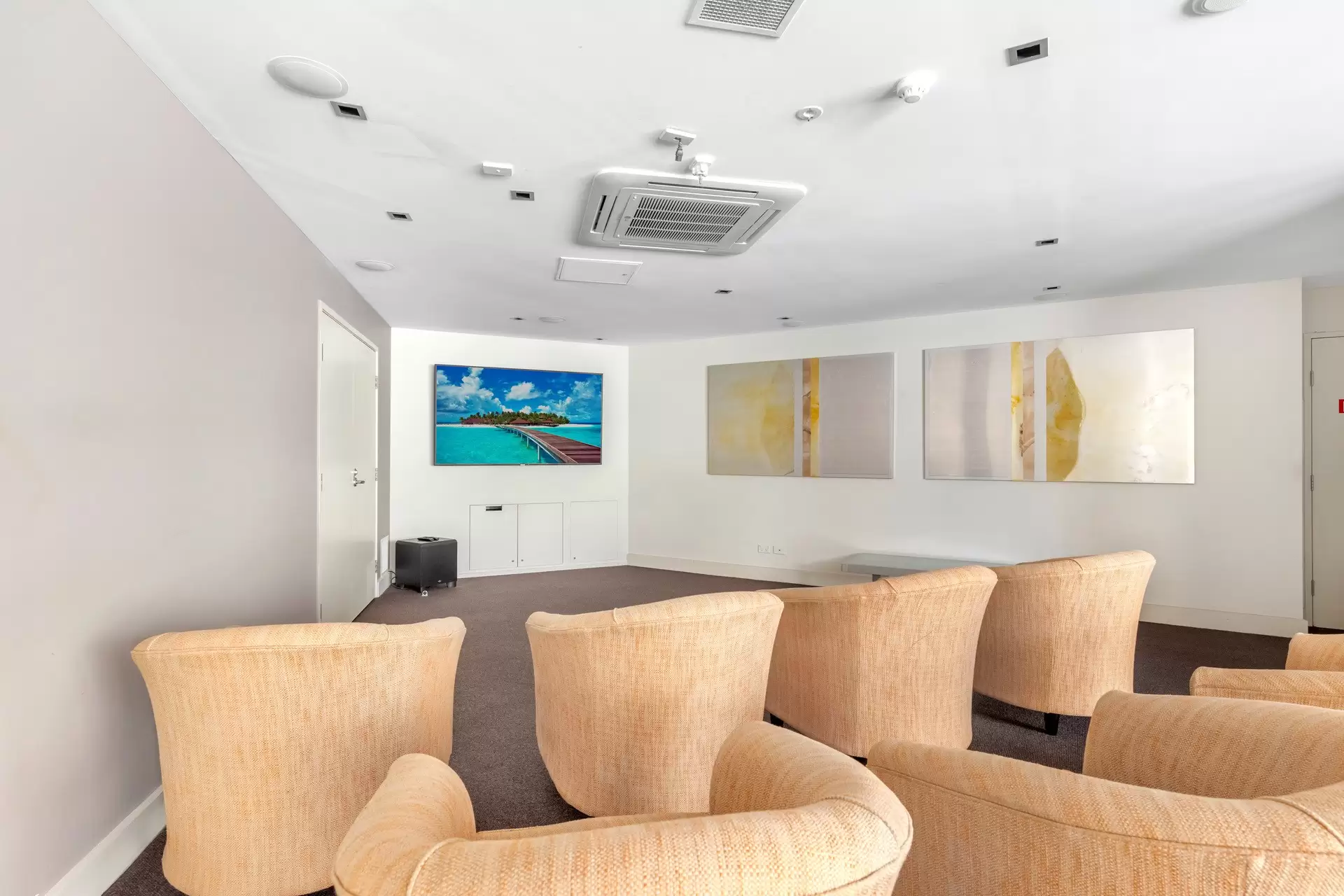 262/23-27 Cypress Avenue, Surfers Paradise Sold by Queensland Sotheby's International Realty - image 1