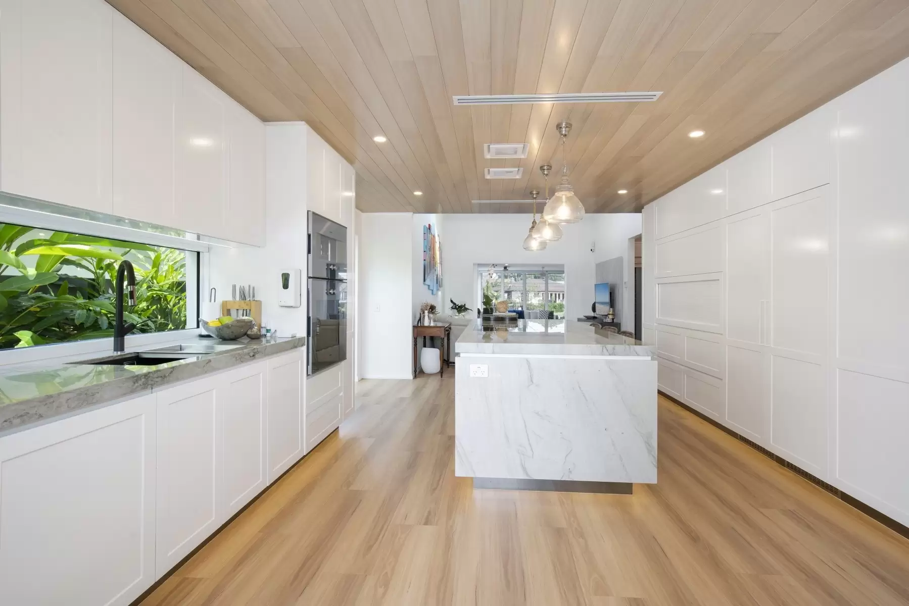 30 Boomerang Crescent, Sorrento Sold by Queensland Sotheby's International Realty - image 1