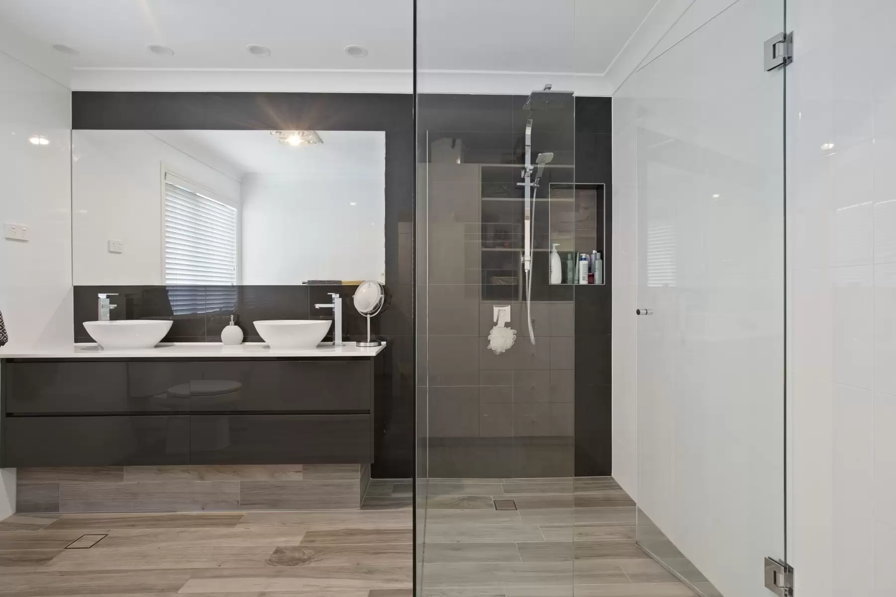 30 Boomerang Crescent, Sorrento Sold by Queensland Sotheby's International Realty - image 1