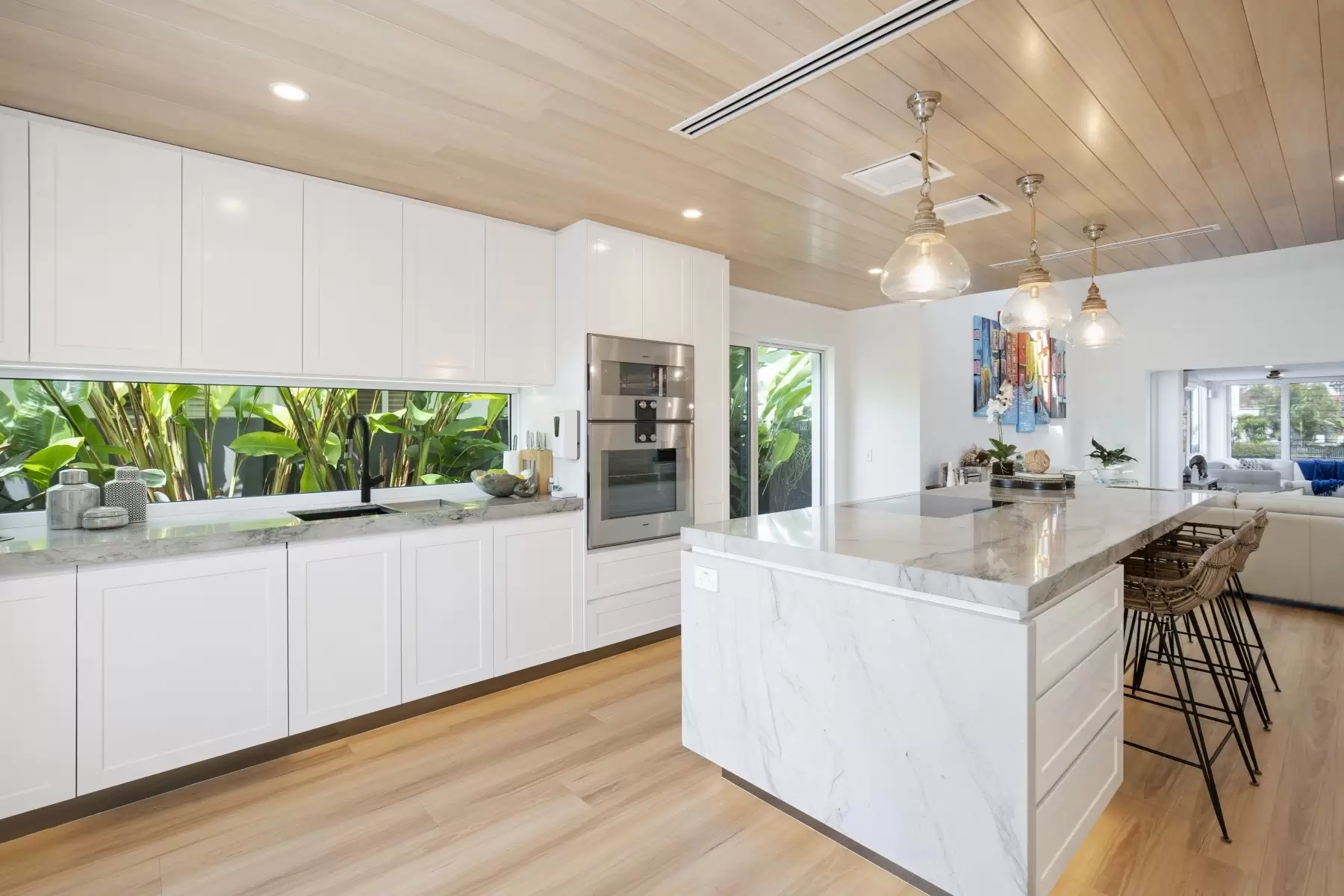 30 Boomerang Crescent, Sorrento Sold by Queensland Sotheby's International Realty - image 1