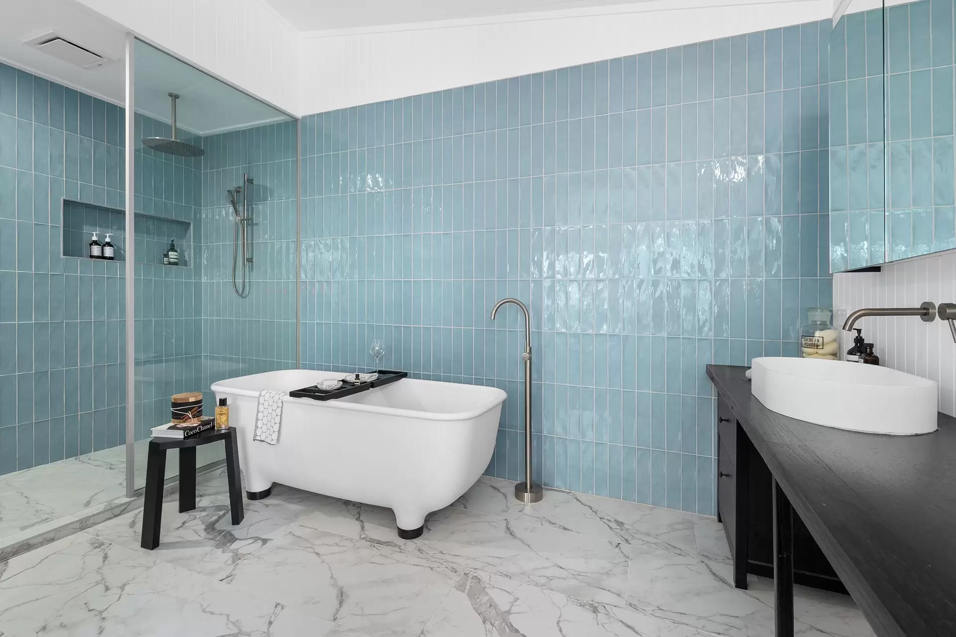 44 Shaw Road, Kalinga Sold by Queensland Sotheby's International Realty - image 1