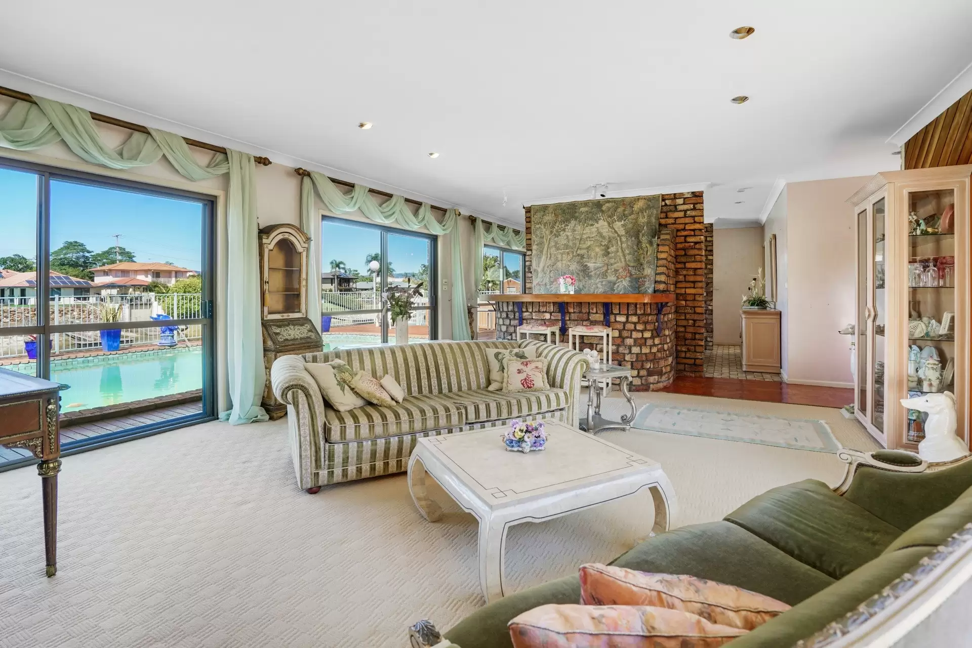 13 River Crescent, Broadbeach Waters Sold by Queensland Sotheby's International Realty - image 1