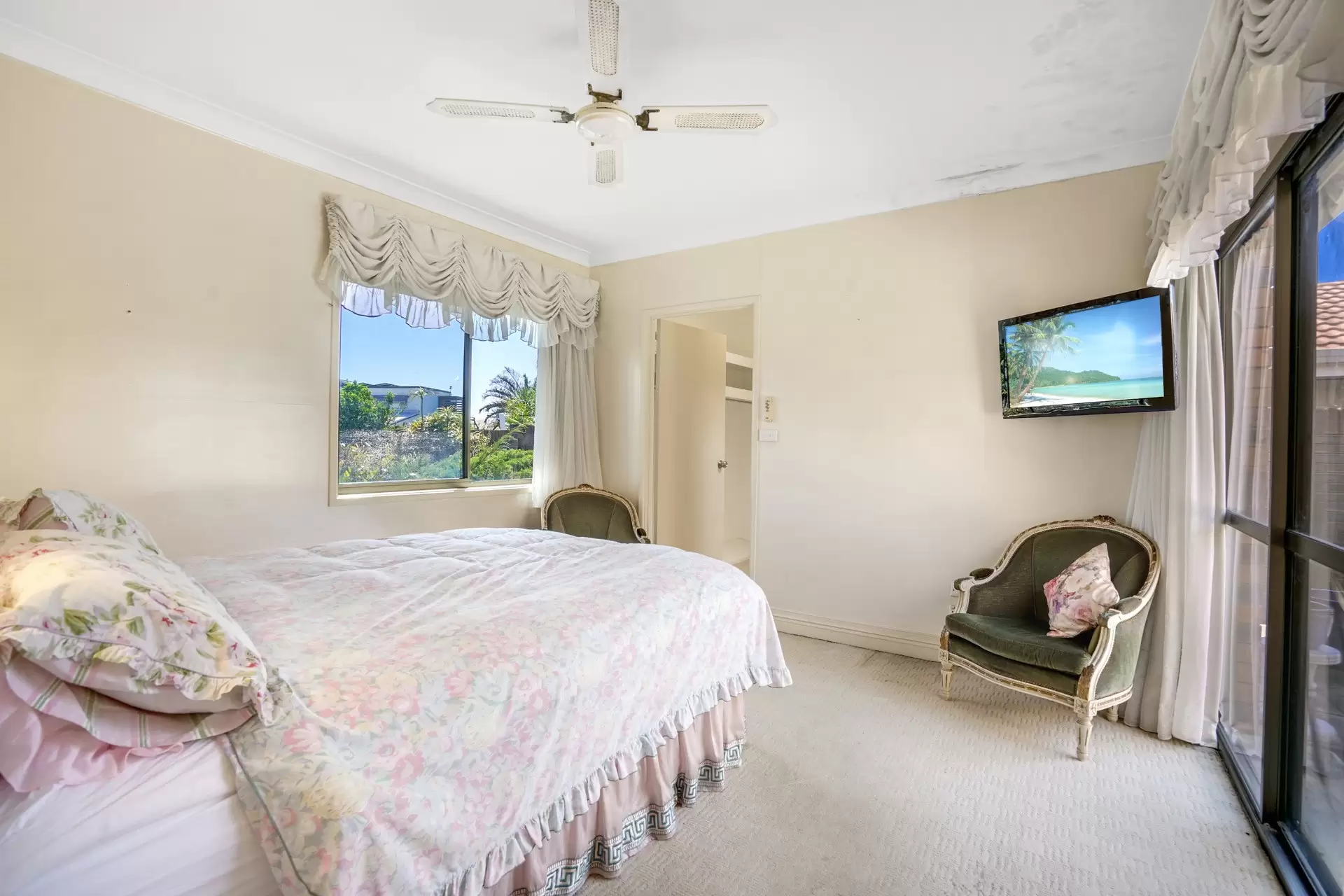 13 River Crescent, Broadbeach Waters Sold by Queensland Sotheby's International Realty - image 1
