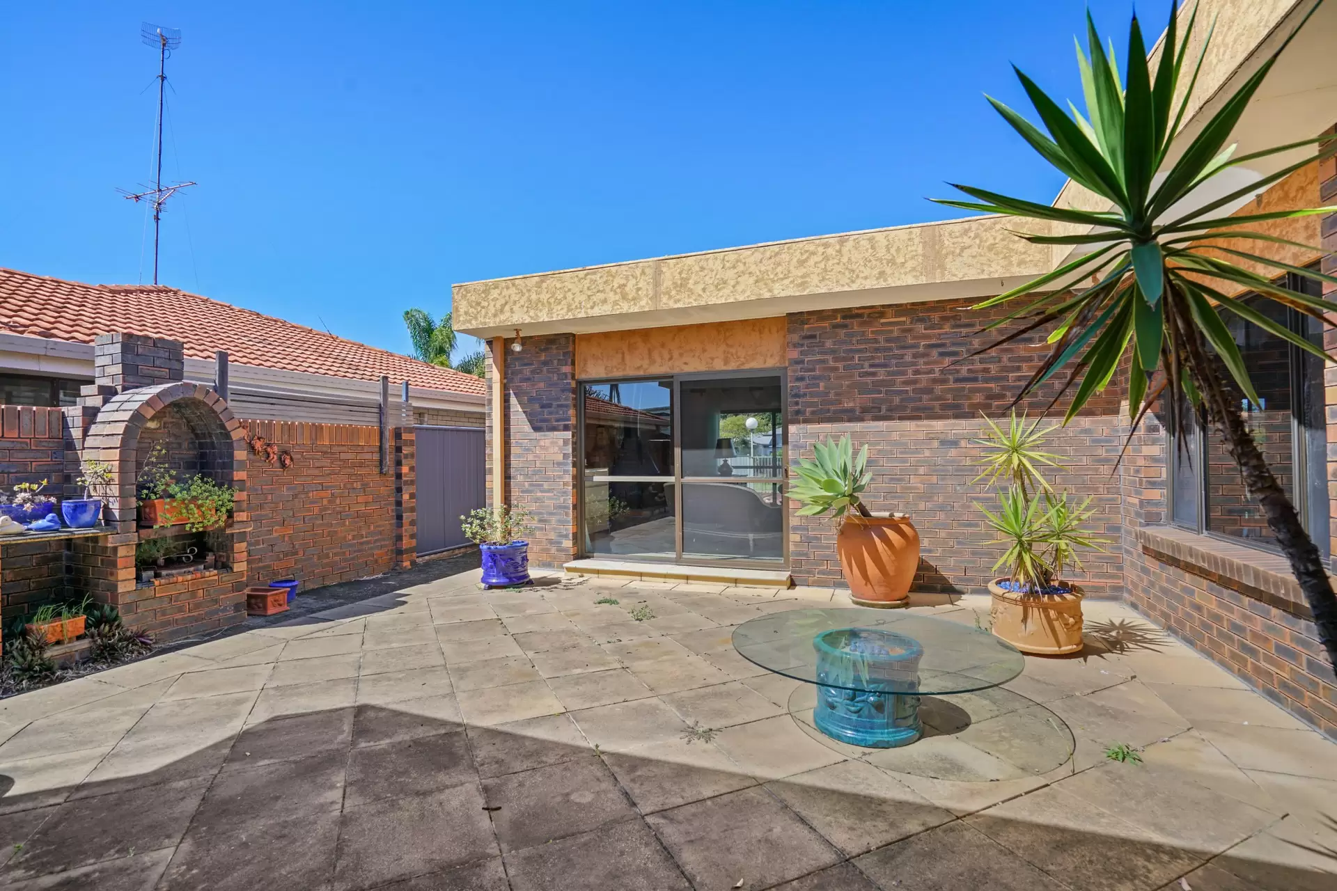 13 River Crescent, Broadbeach Waters Sold by Queensland Sotheby's International Realty - image 1