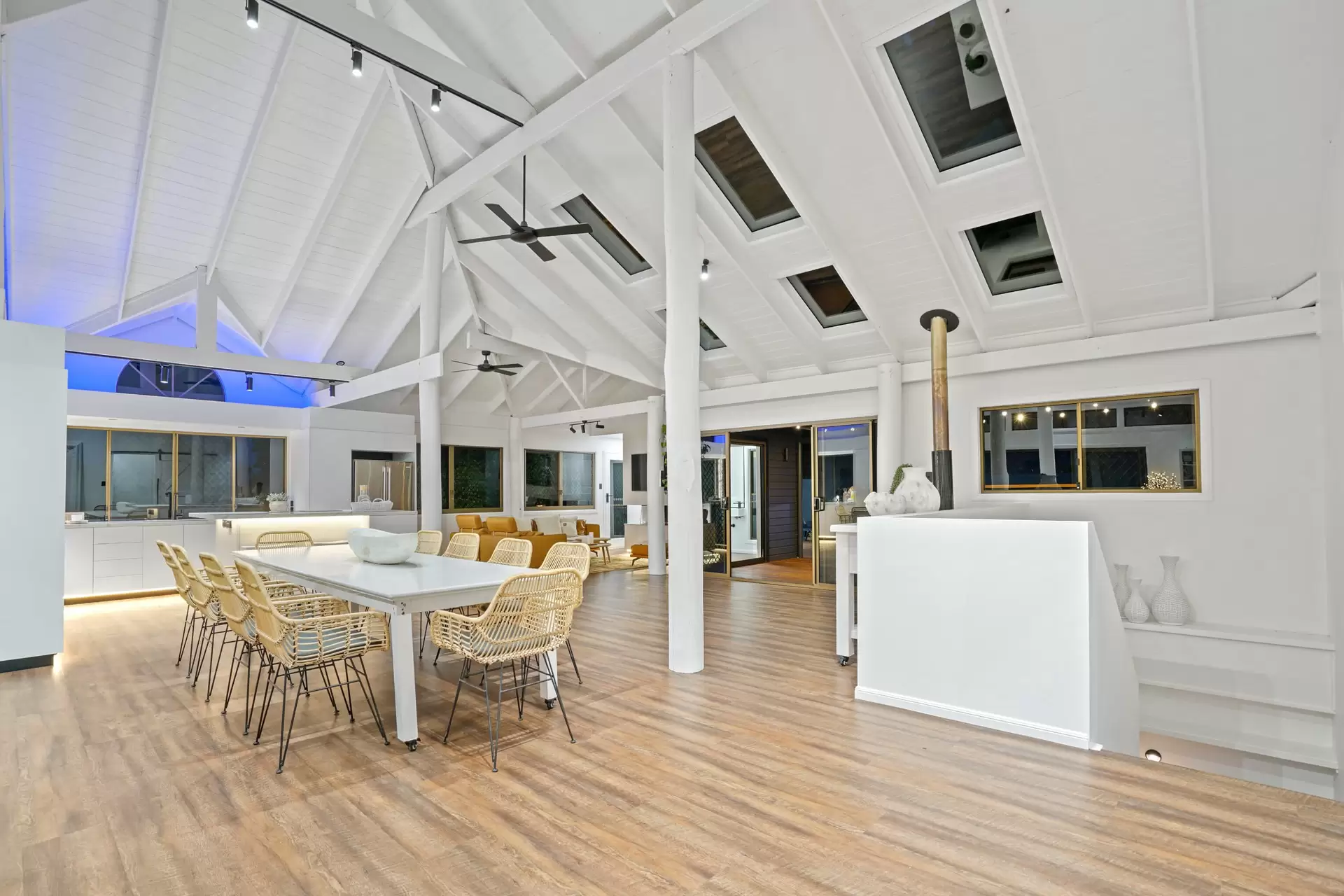1 Carapook Crescent, Tallebudgera Sold by Queensland Sotheby's International Realty - image 1