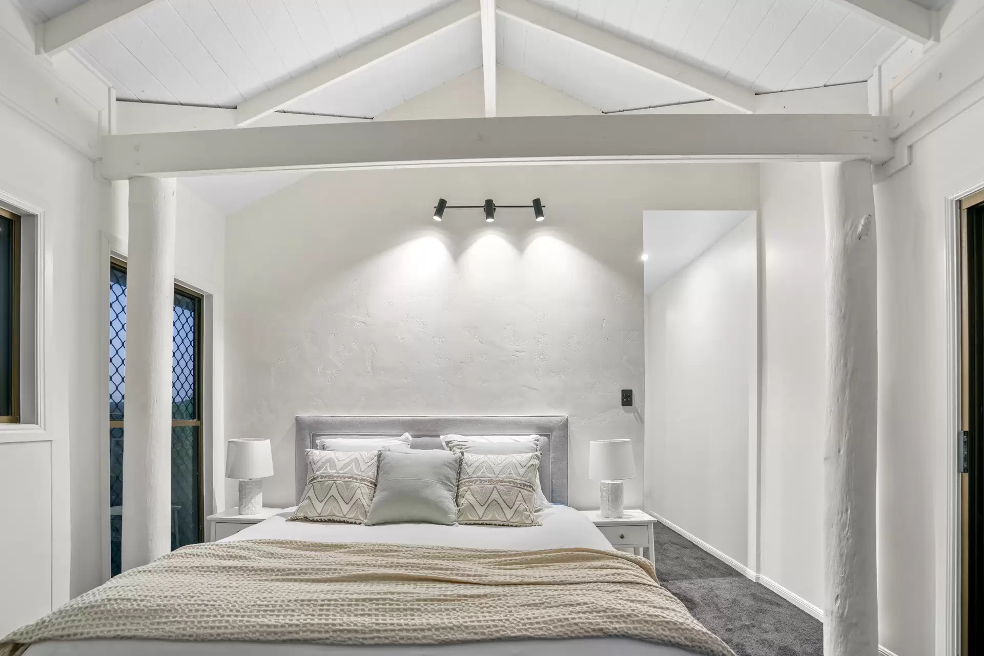 1 Carapook Crescent, Tallebudgera Sold by Queensland Sotheby's International Realty - image 1