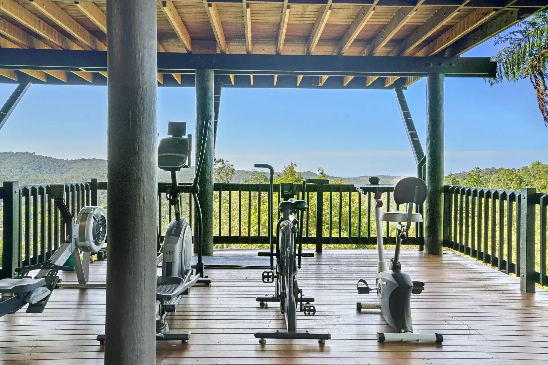 1 Carapook Crescent, Tallebudgera Sold by Queensland Sotheby's International Realty - image 1