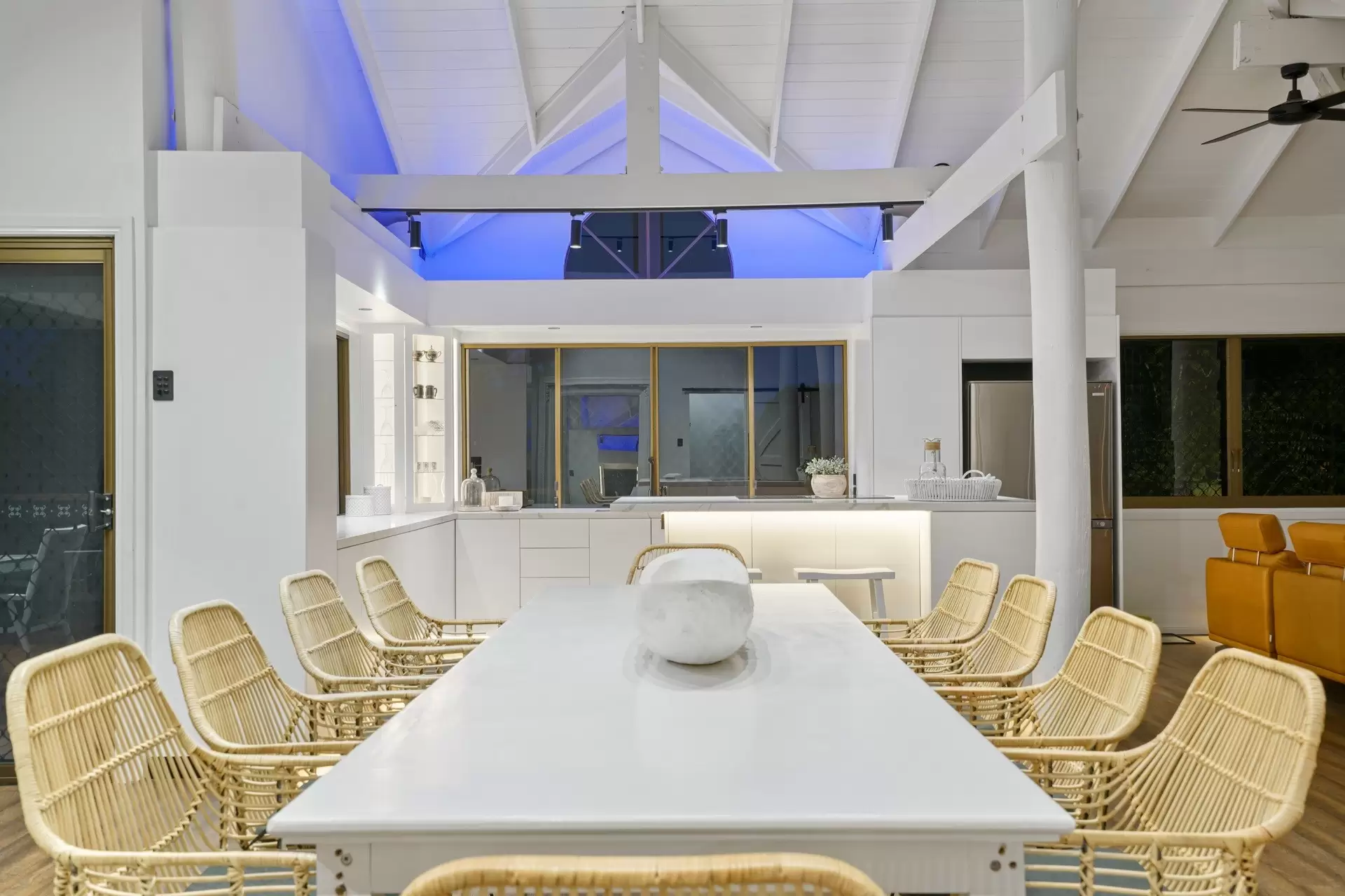 1 Carapook Crescent, Tallebudgera Sold by Queensland Sotheby's International Realty - image 1