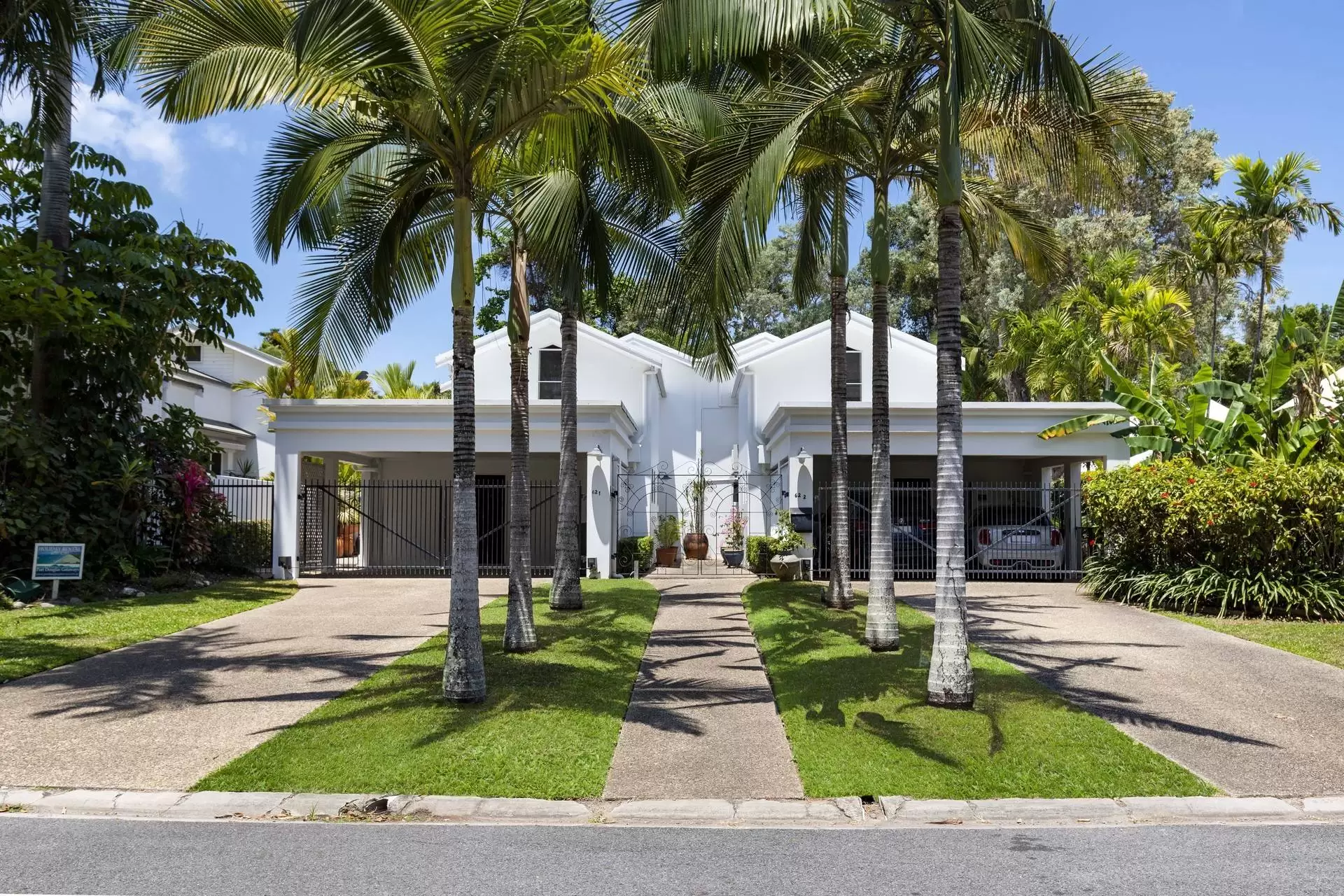 2/62 Garrick Street, Port Douglas Sold by Queensland Sotheby's International Realty - image 1