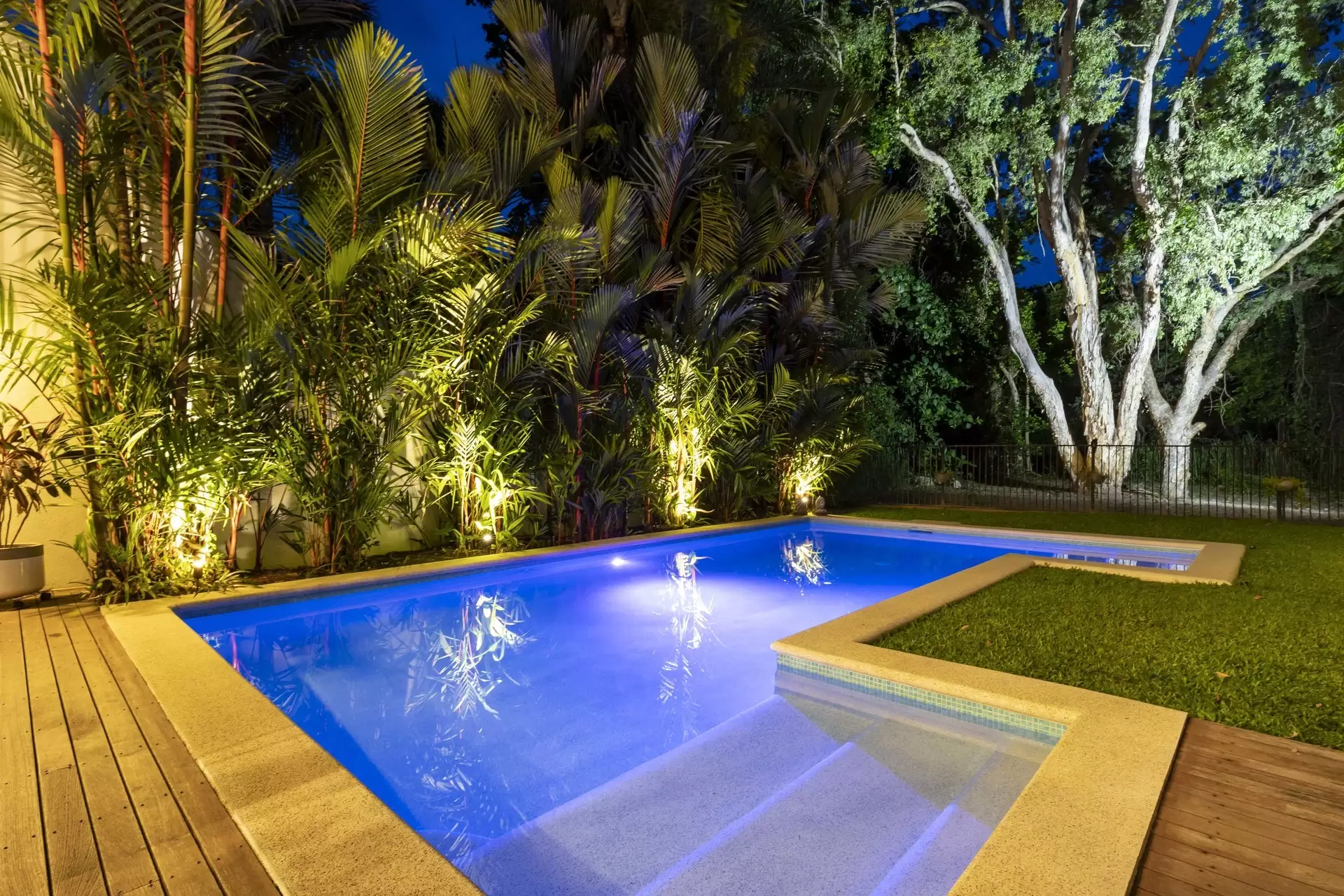 2/62 Garrick Street, Port Douglas Sold by Queensland Sotheby's International Realty - image 1