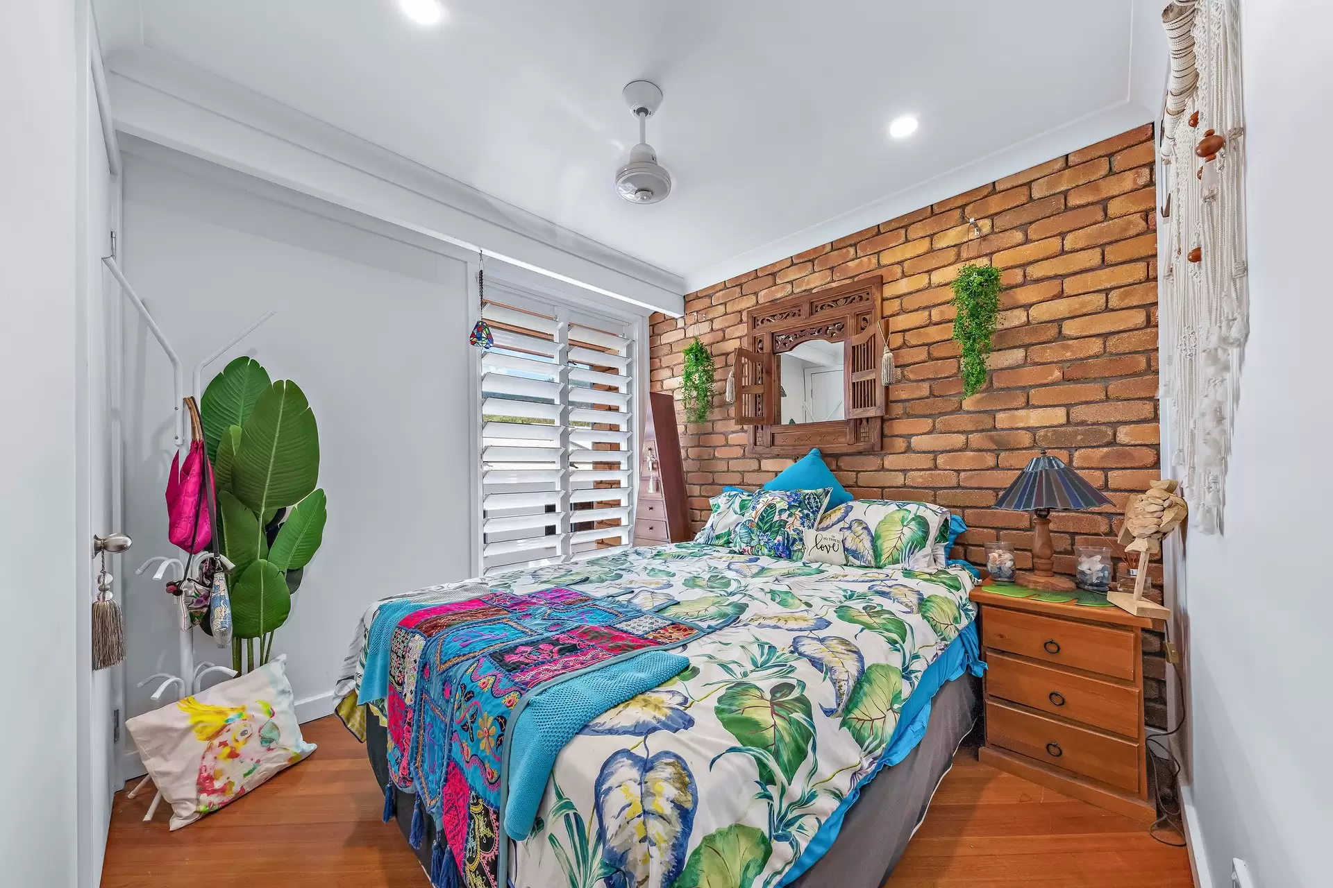 2/3 Beach Road, Cannonvale Sold by Queensland Sotheby's International Realty - image 1