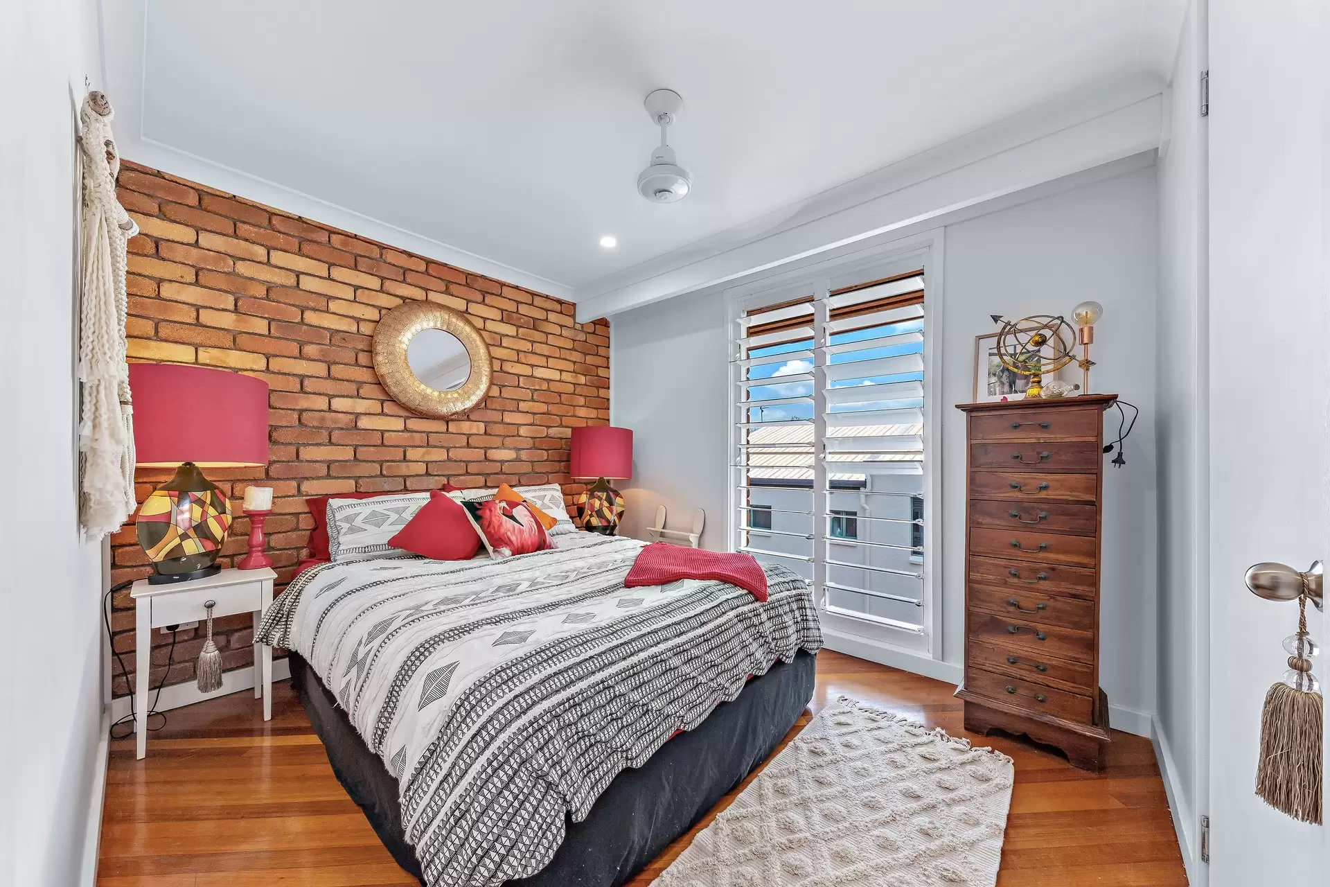 2/3 Beach Road, Cannonvale Sold by Queensland Sotheby's International Realty - image 1