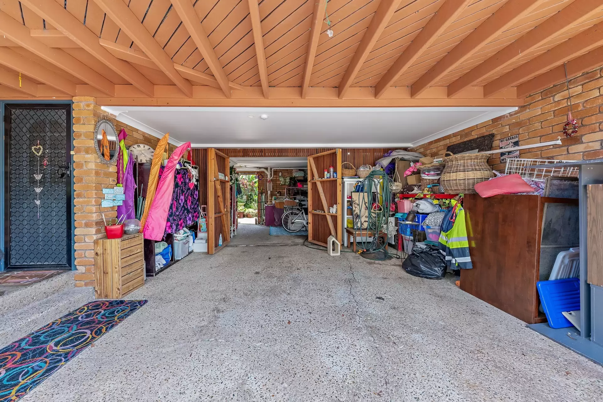 2/3 Beach Road, Cannonvale Sold by Queensland Sotheby's International Realty - image 1