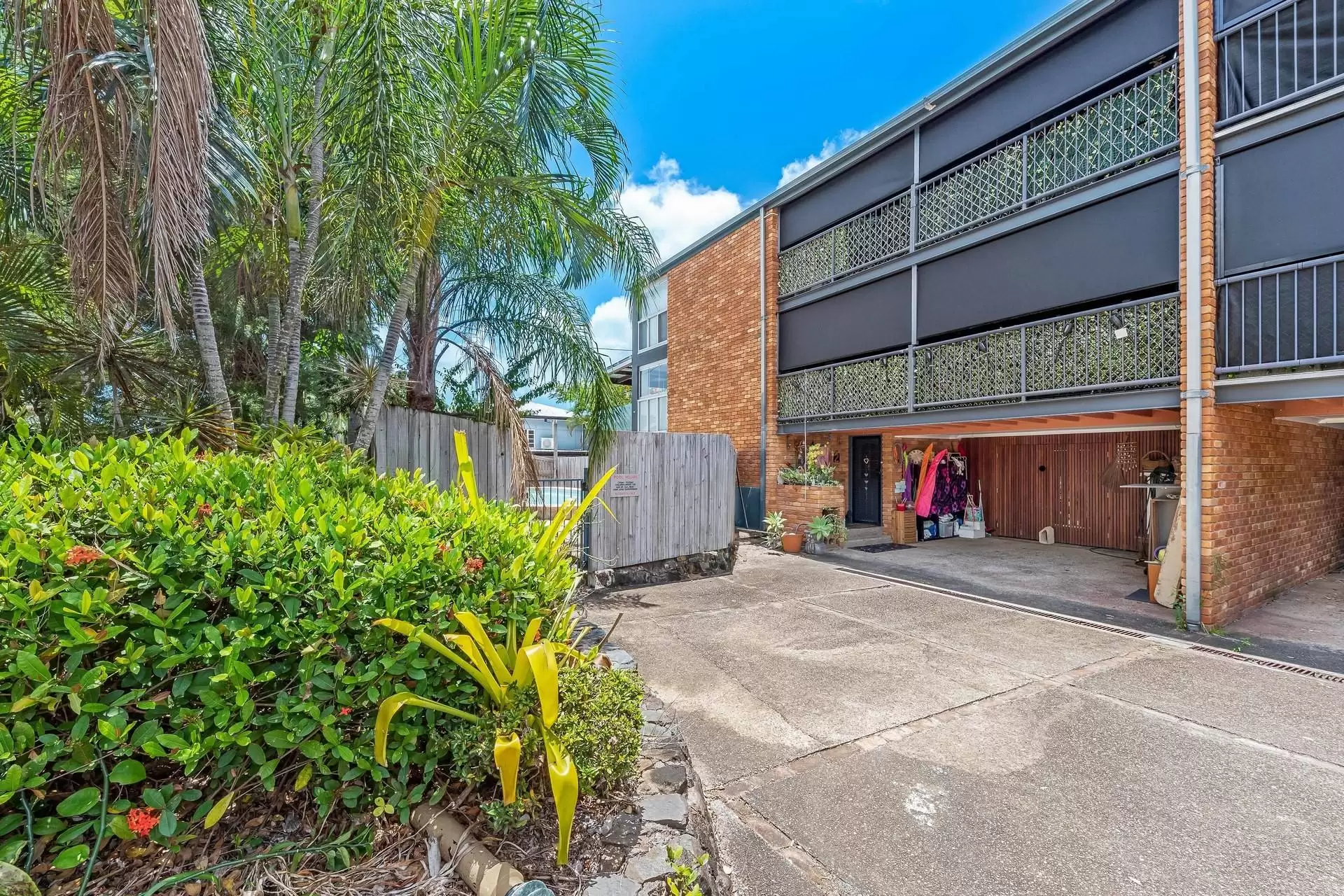 2/3 Beach Road, Cannonvale Sold by Queensland Sotheby's International Realty - image 1