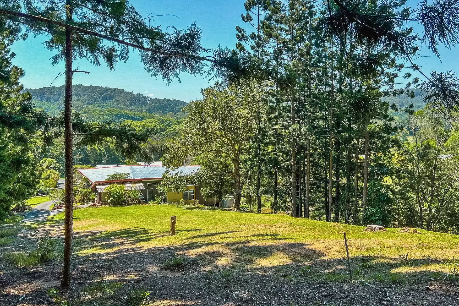 8 Mumdjin Court, Currumbin Valley Sold by Queensland Sotheby's International Realty - image 1
