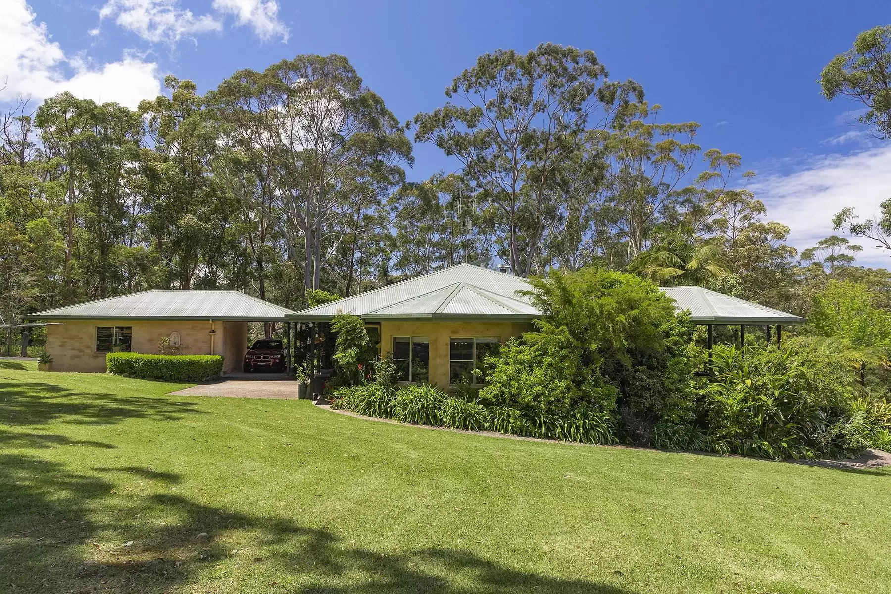 10 Thomas Place, Pacific Palms Sold by Queensland Sotheby's International Realty - image 1